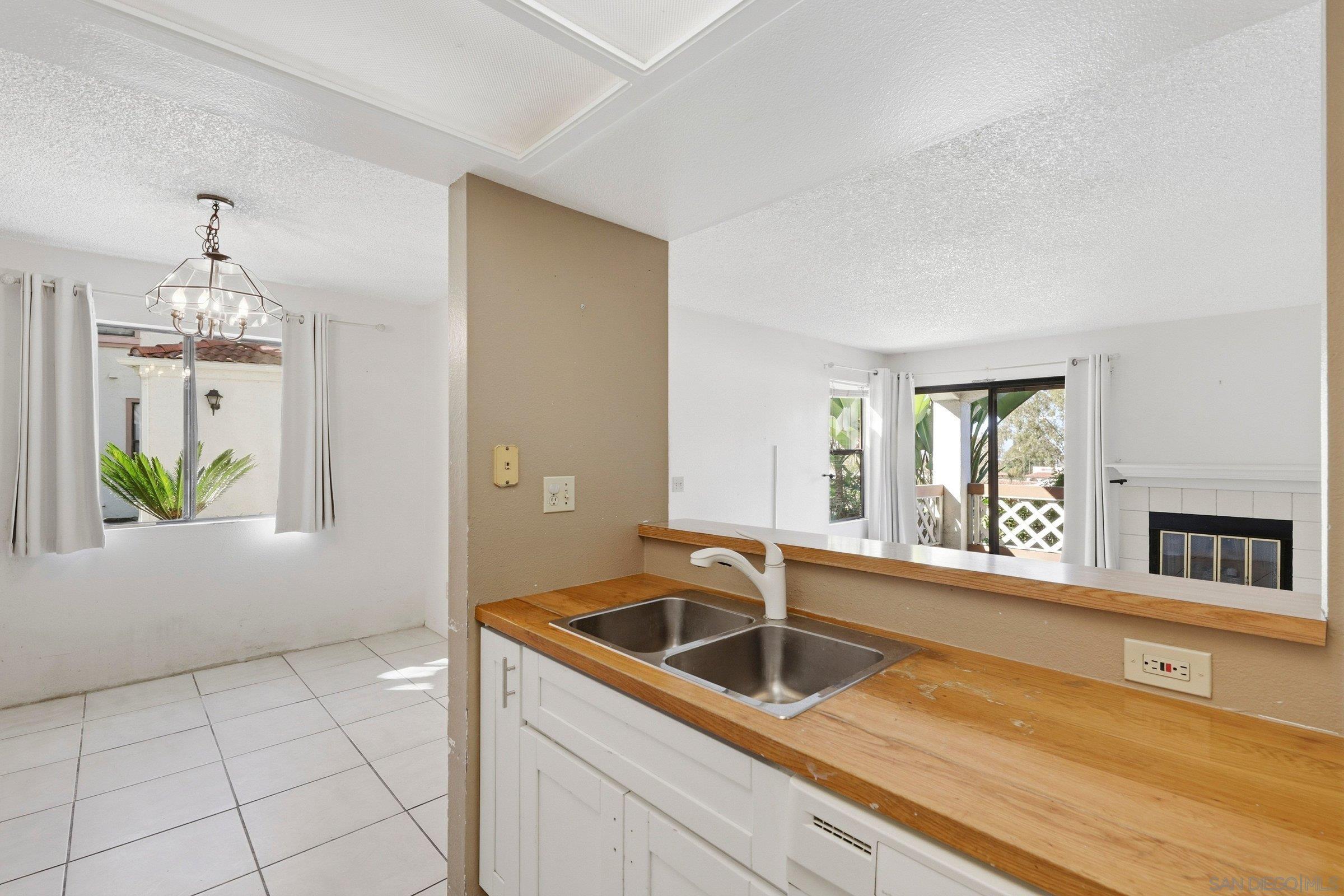 Detail Gallery Image 10 of 36 For 9454  Twin Trails Dr  #103,  San Diego,  CA 92129 - 3 Beds | 2 Baths