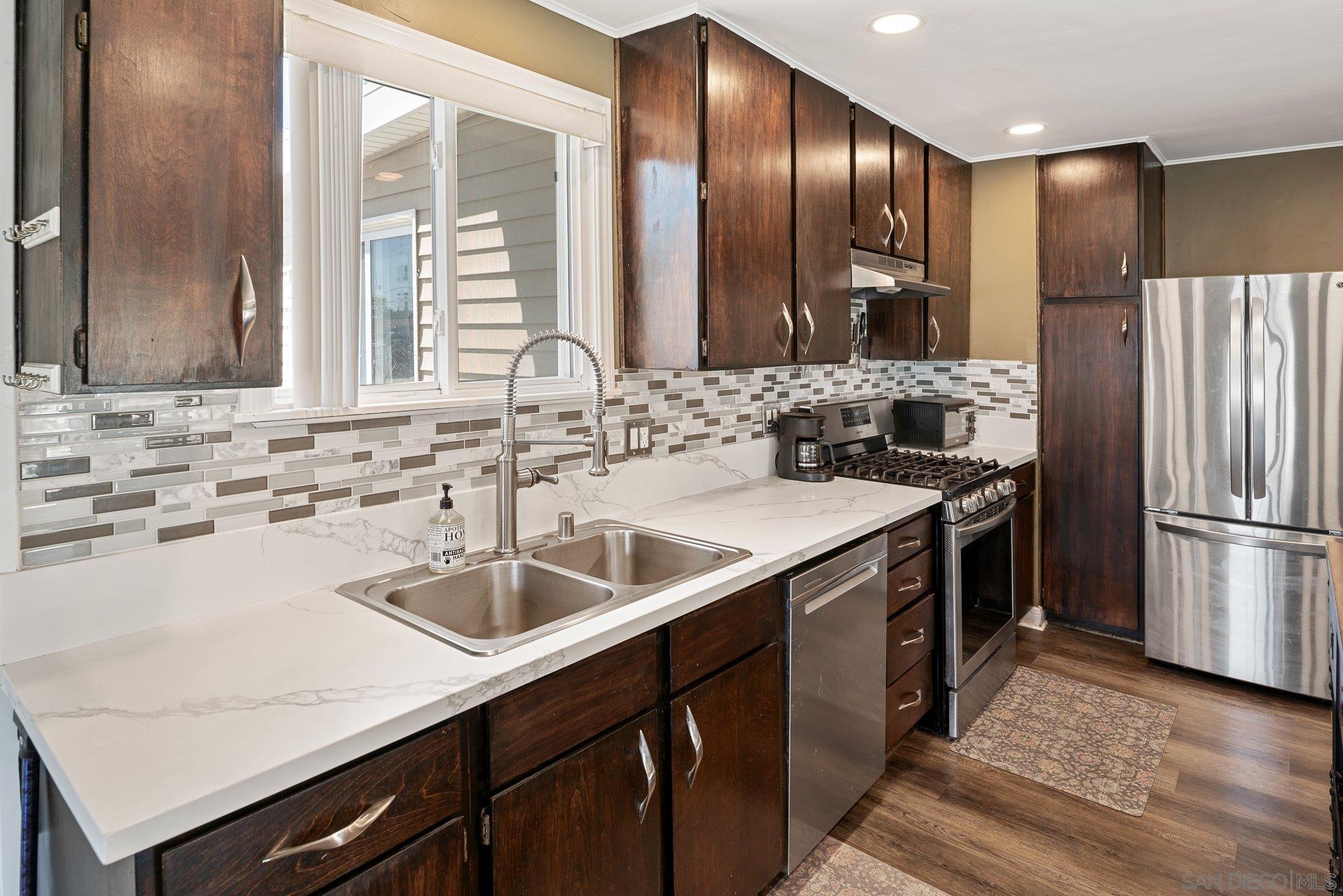 Detail Gallery Image 2 of 36 For 6353  Lake Albano Ave, San Diego,  CA 92119 - 3 Beds | 2 Baths