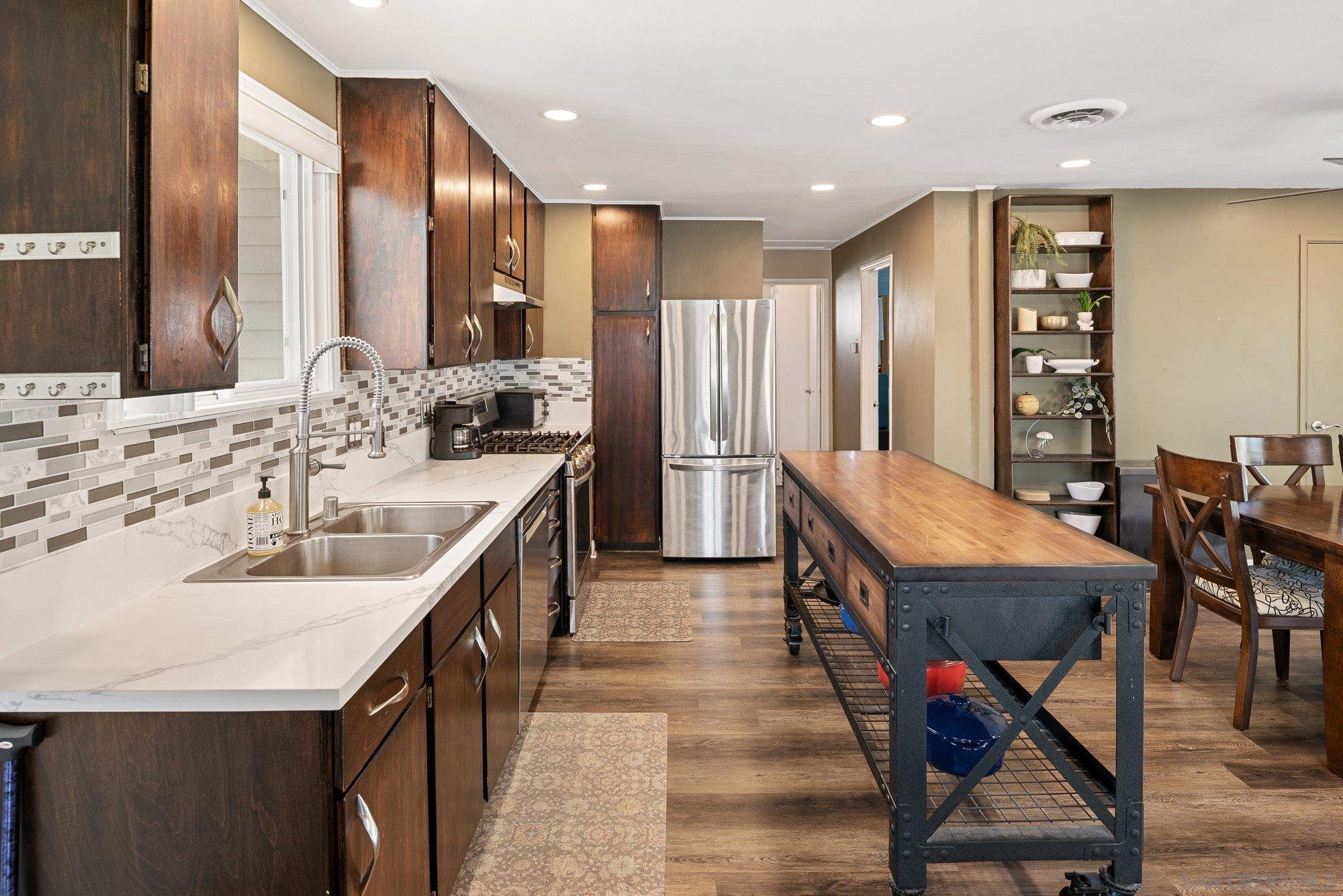 Detail Gallery Image 11 of 36 For 6353  Lake Albano Ave, San Diego,  CA 92119 - 3 Beds | 2 Baths