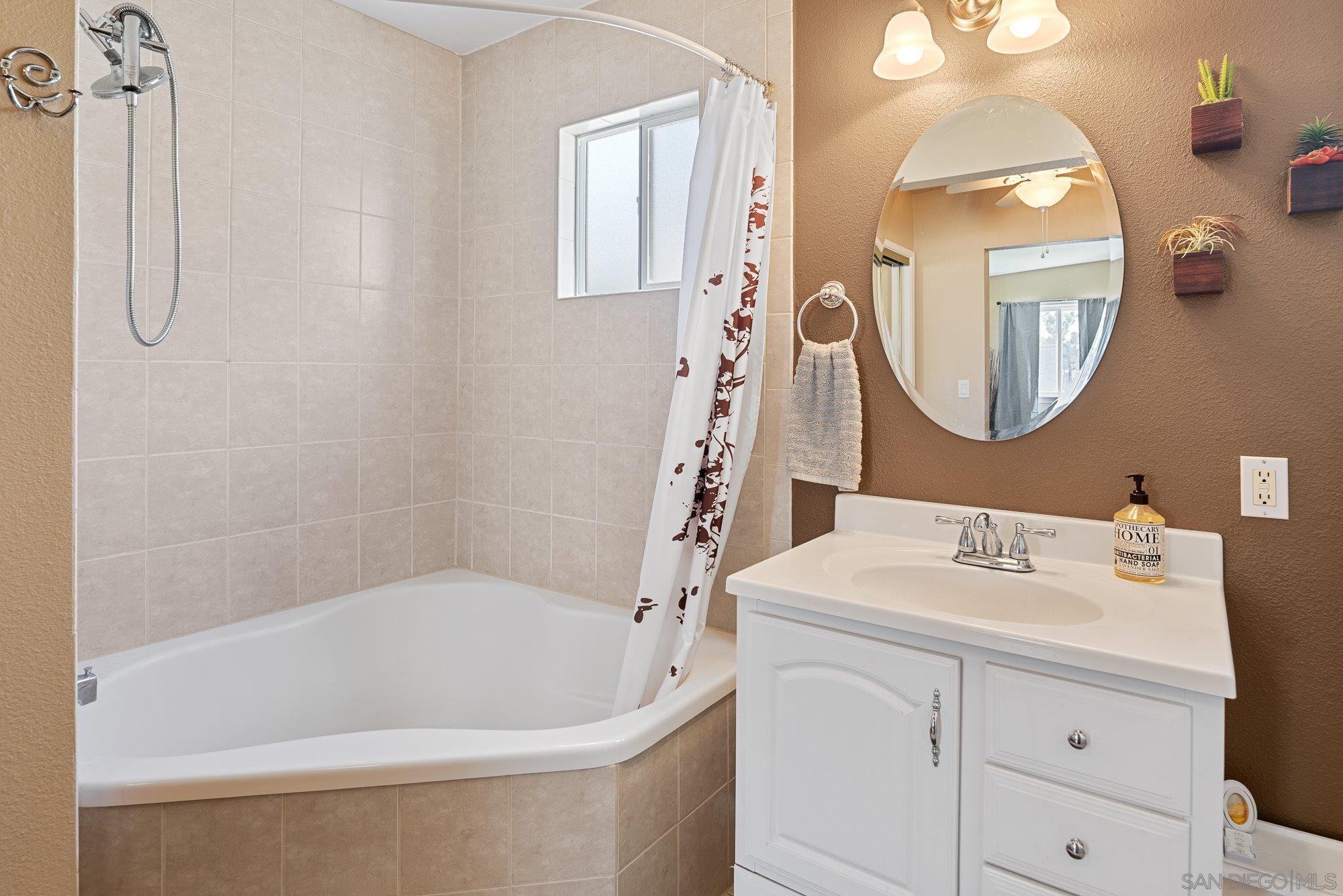 Detail Gallery Image 20 of 36 For 6353  Lake Albano Ave, San Diego,  CA 92119 - 3 Beds | 2 Baths