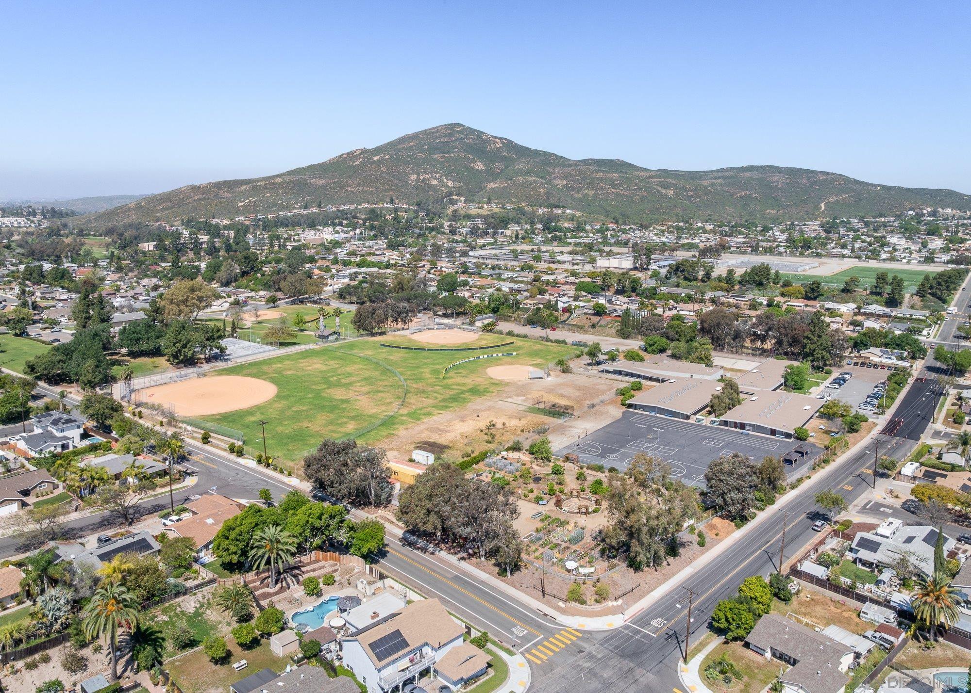 Detail Gallery Image 34 of 36 For 6353  Lake Albano Ave, San Diego,  CA 92119 - 3 Beds | 2 Baths