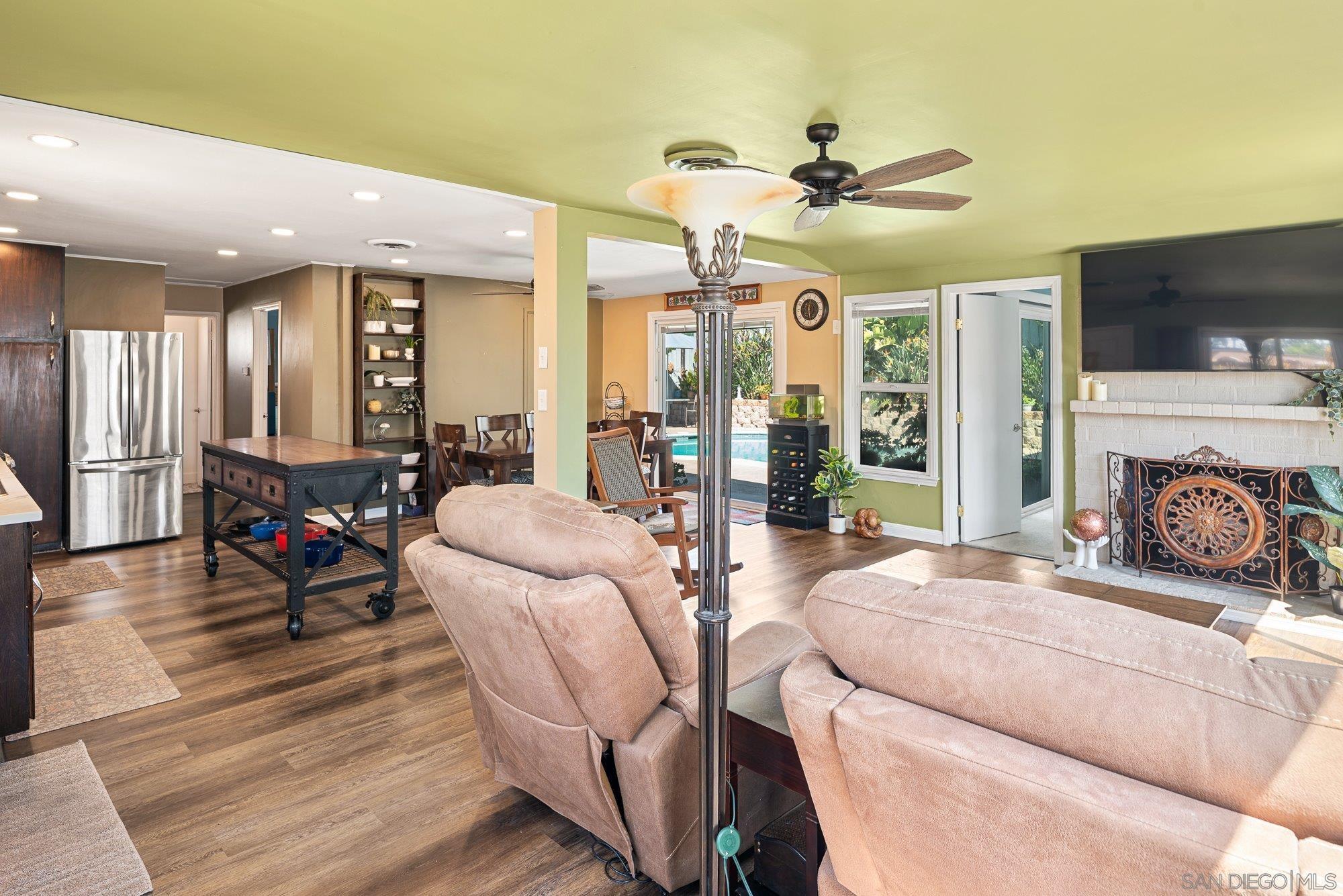 Detail Gallery Image 9 of 36 For 6353  Lake Albano Ave, San Diego,  CA 92119 - 3 Beds | 2 Baths