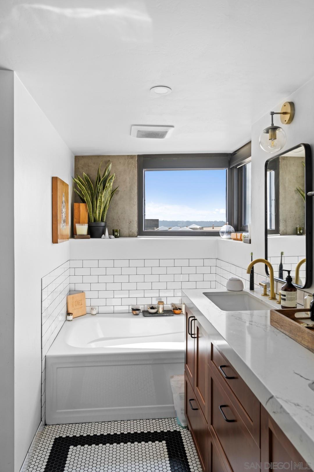 Detail Gallery Image 10 of 16 For 1780  Kettner  802, San Diego,  CA 92101 - 2 Beds | 2 Baths