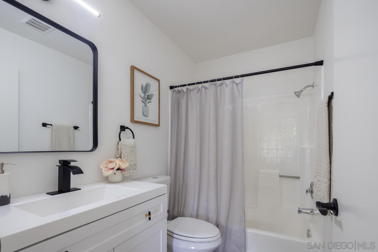 Detail Gallery Image 14 of 21 For 9449  Fairgrove Ln  102, San Diego,  CA 92129 - 2 Beds | 2 Baths