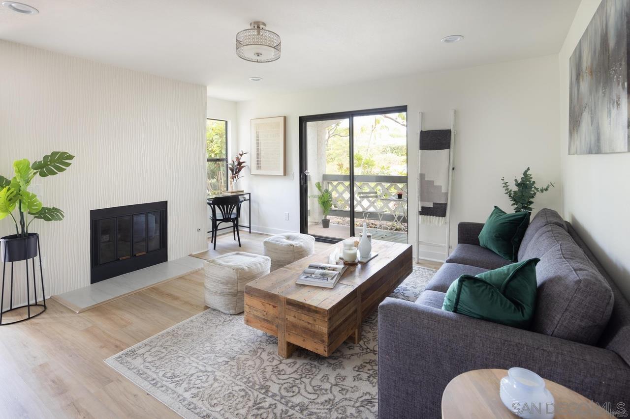 Detail Gallery Image 4 of 21 For 9449  Fairgrove Ln  102, San Diego,  CA 92129 - 2 Beds | 2 Baths