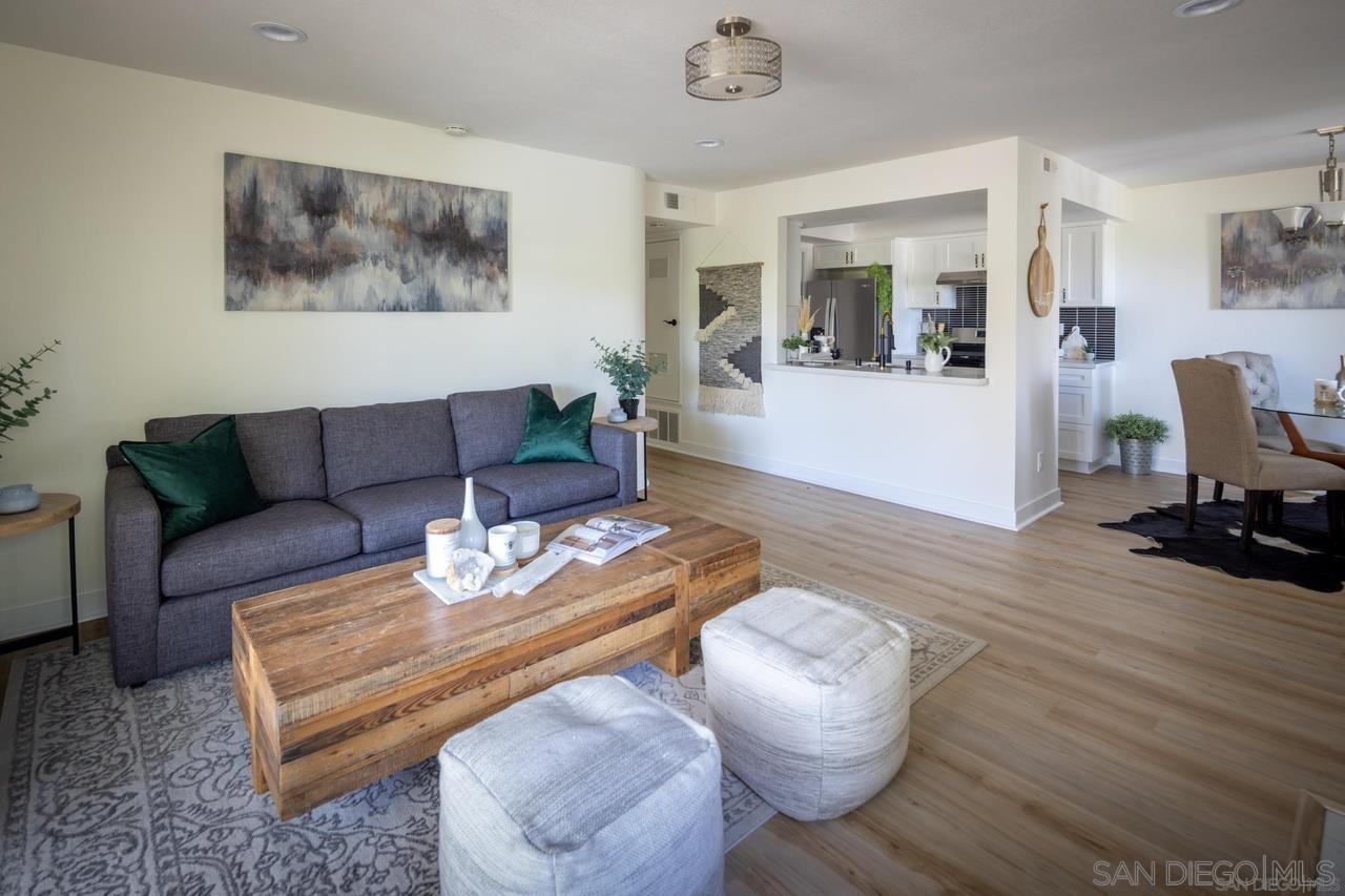 Detail Gallery Image 6 of 21 For 9449  Fairgrove Ln  102, San Diego,  CA 92129 - 2 Beds | 2 Baths