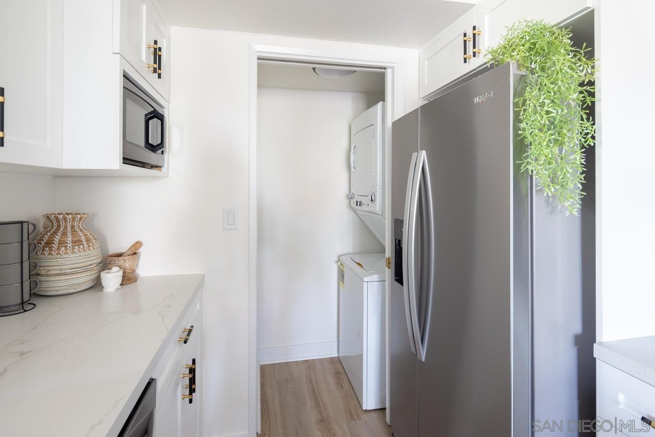 Detail Gallery Image 9 of 21 For 9449  Fairgrove Ln  102, San Diego,  CA 92129 - 2 Beds | 2 Baths