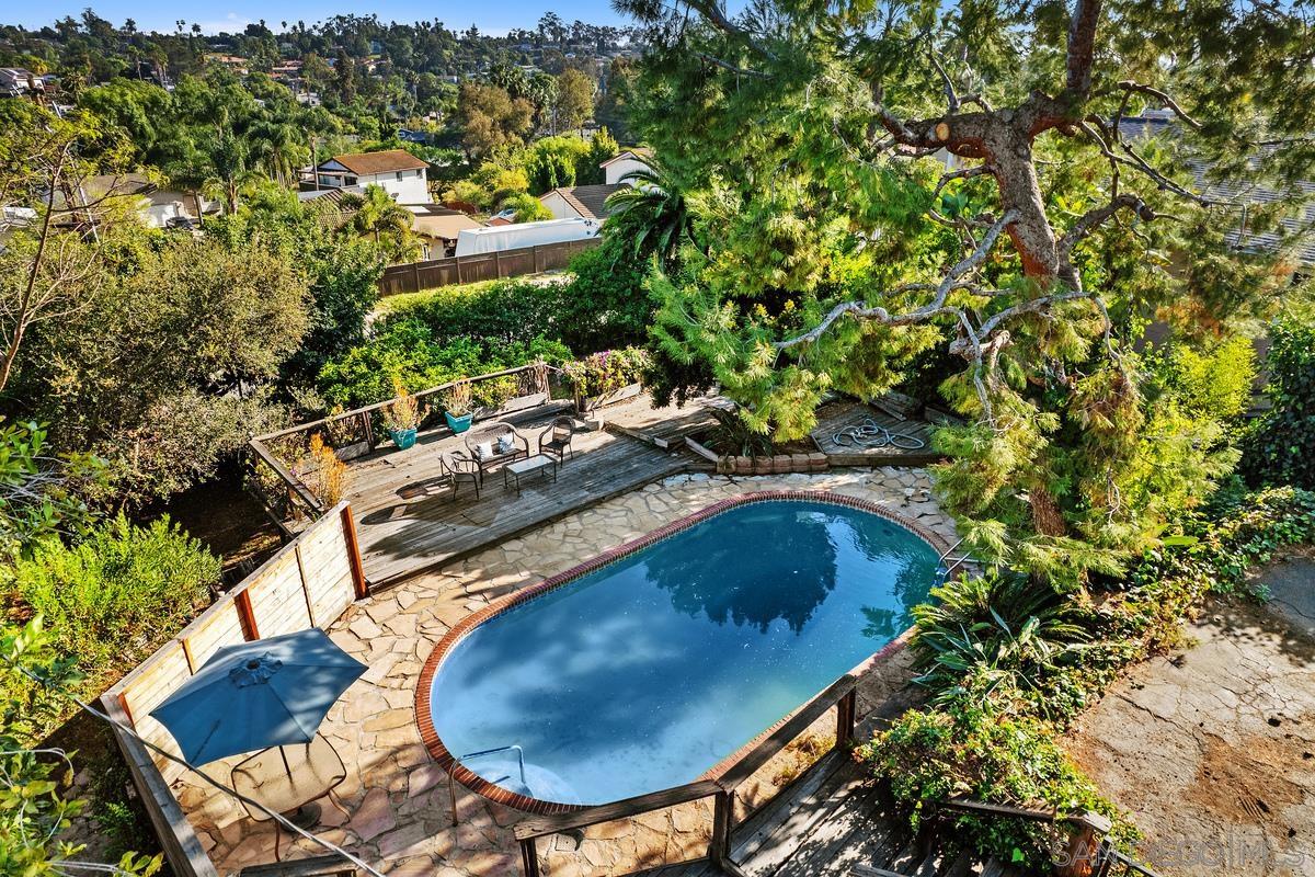 Detail Gallery Image 3 of 37 For 320  Beaumont Dr., Vista,  CA 92084 - 3 Beds | 2 Baths