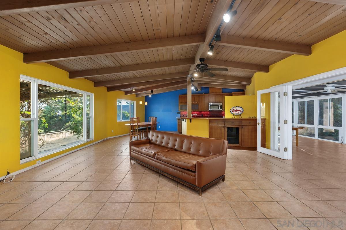 Detail Gallery Image 7 of 37 For 320  Beaumont Dr., Vista,  CA 92084 - 3 Beds | 2 Baths