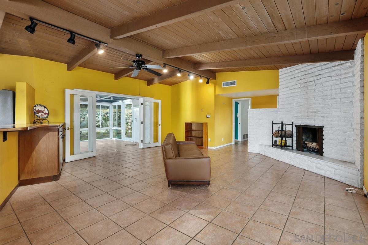 Detail Gallery Image 9 of 37 For 320  Beaumont Dr., Vista,  CA 92084 - 3 Beds | 2 Baths