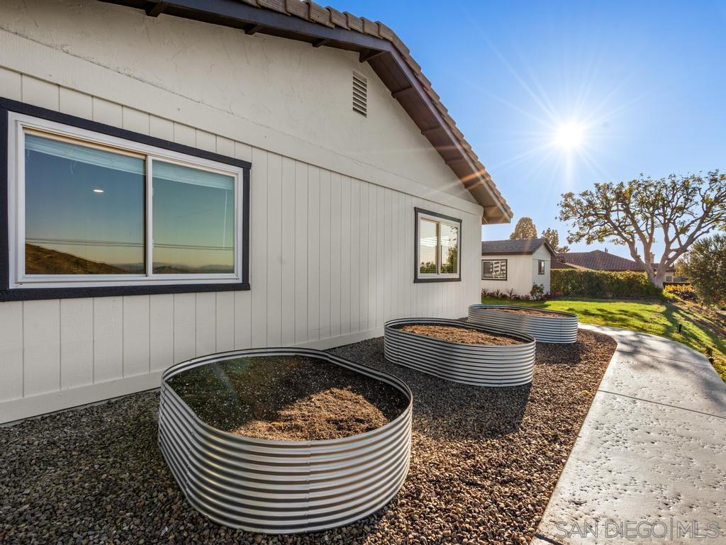 Detail Gallery Image 40 of 71 For 17906  Saint Andrews Dr, Poway,  CA 92064 - 4 Beds | 2 Baths