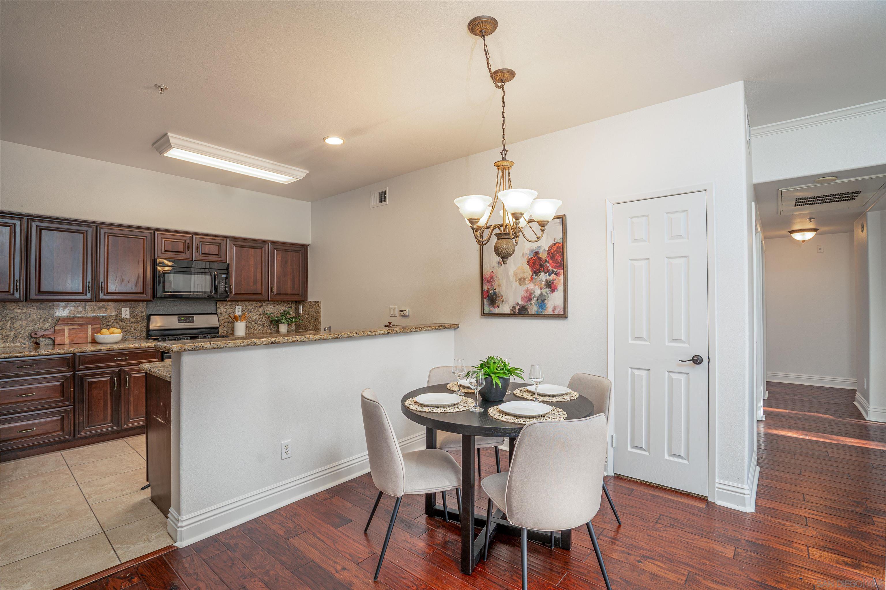 Detail Gallery Image 2 of 27 For 12376  Carmel Country Rd  #107,  San Diego,  CA 92130 - 3 Beds | 2 Baths