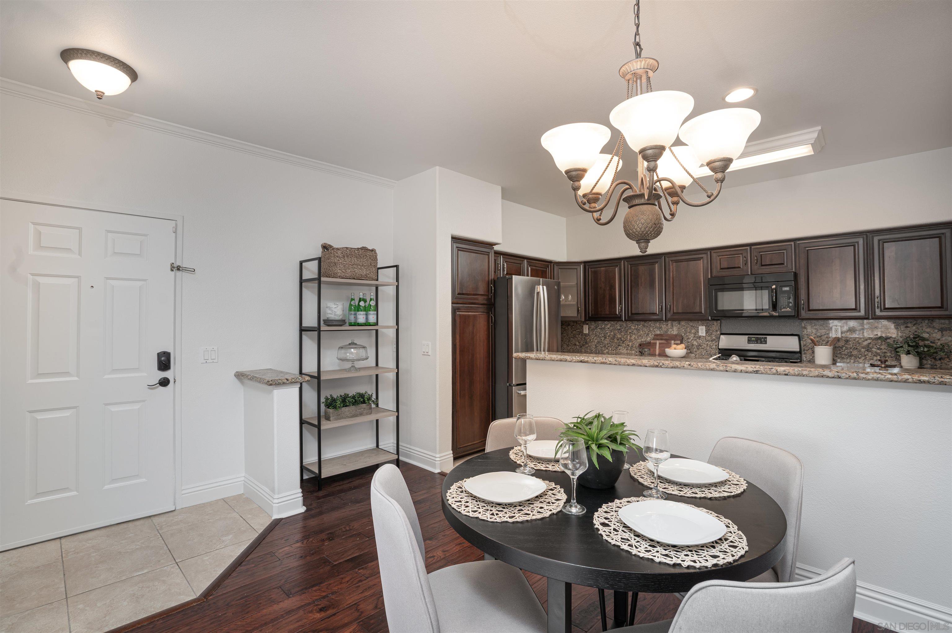 Detail Gallery Image 3 of 27 For 12376  Carmel Country Rd  #107,  San Diego,  CA 92130 - 3 Beds | 2 Baths