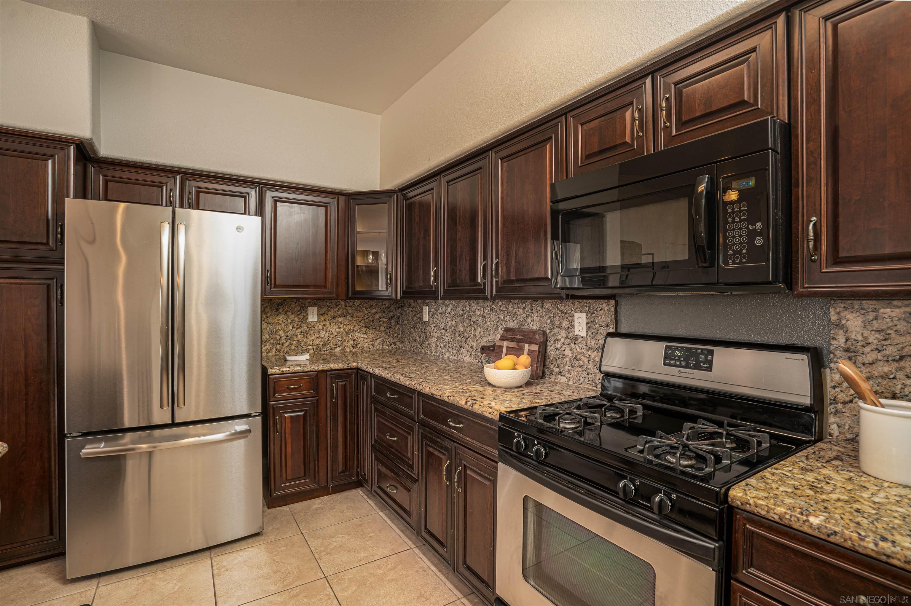 Detail Gallery Image 9 of 27 For 12376  Carmel Country Rd  #107,  San Diego,  CA 92130 - 3 Beds | 2 Baths