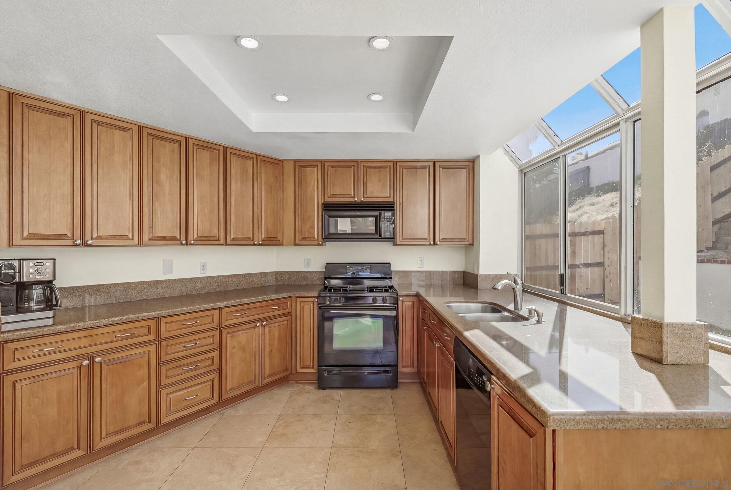 Detail Gallery Image 11 of 29 For 1772  Avenida Segovia, Oceanside,  CA 92056 - 4 Beds | 3 Baths