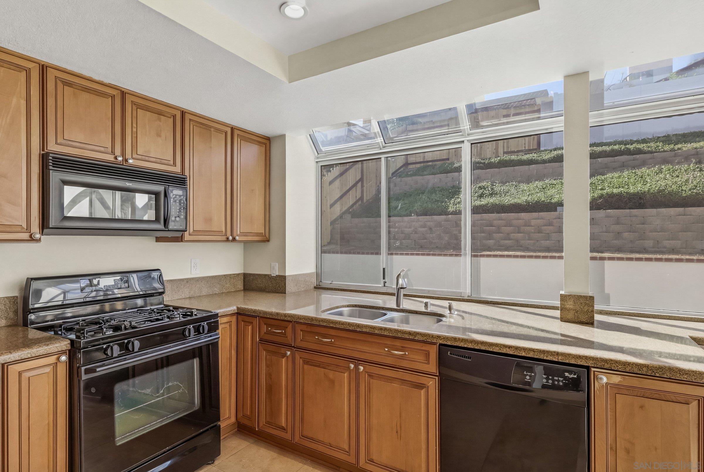 Detail Gallery Image 12 of 29 For 1772  Avenida Segovia, Oceanside,  CA 92056 - 4 Beds | 3 Baths