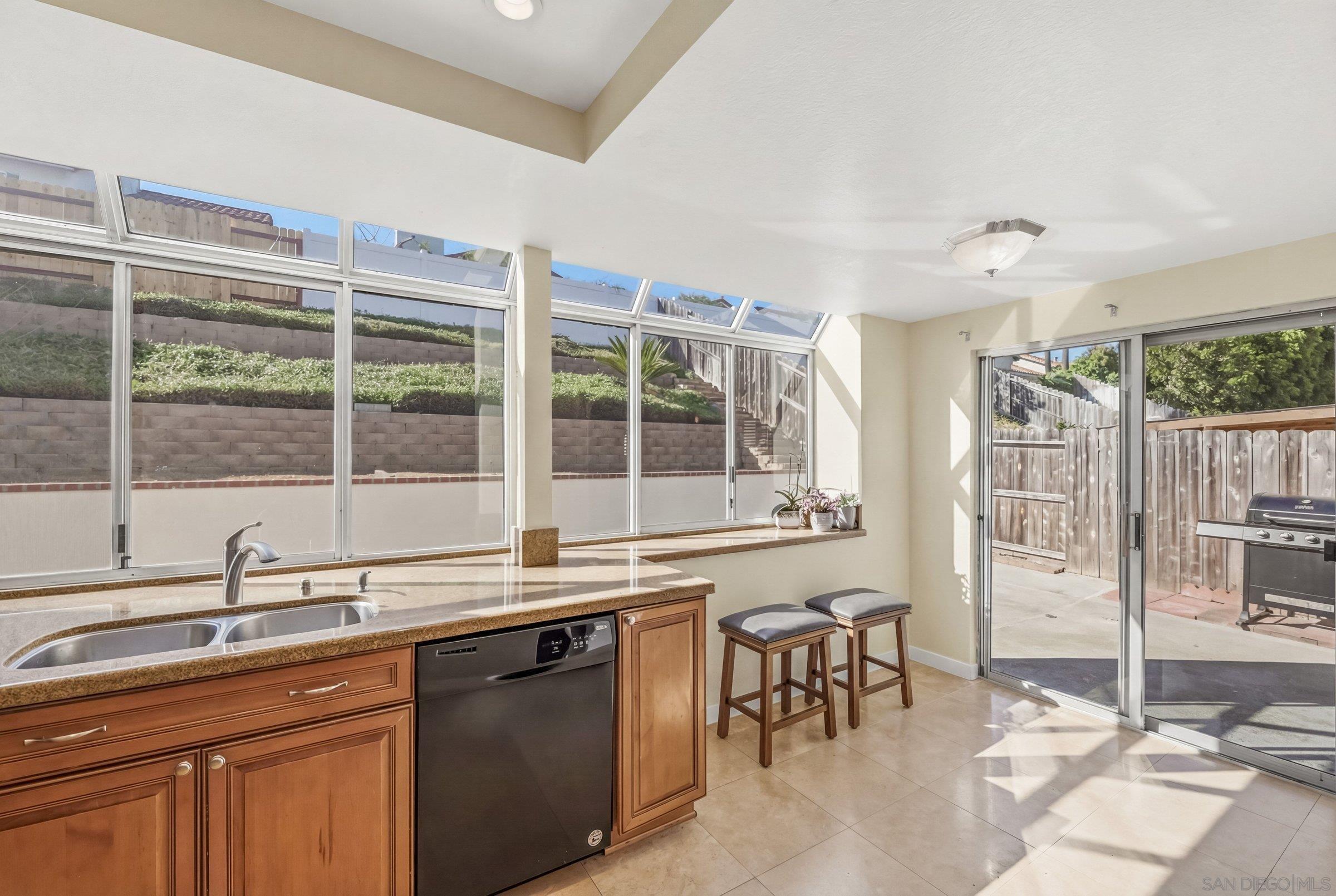 Detail Gallery Image 13 of 29 For 1772  Avenida Segovia, Oceanside,  CA 92056 - 4 Beds | 3 Baths