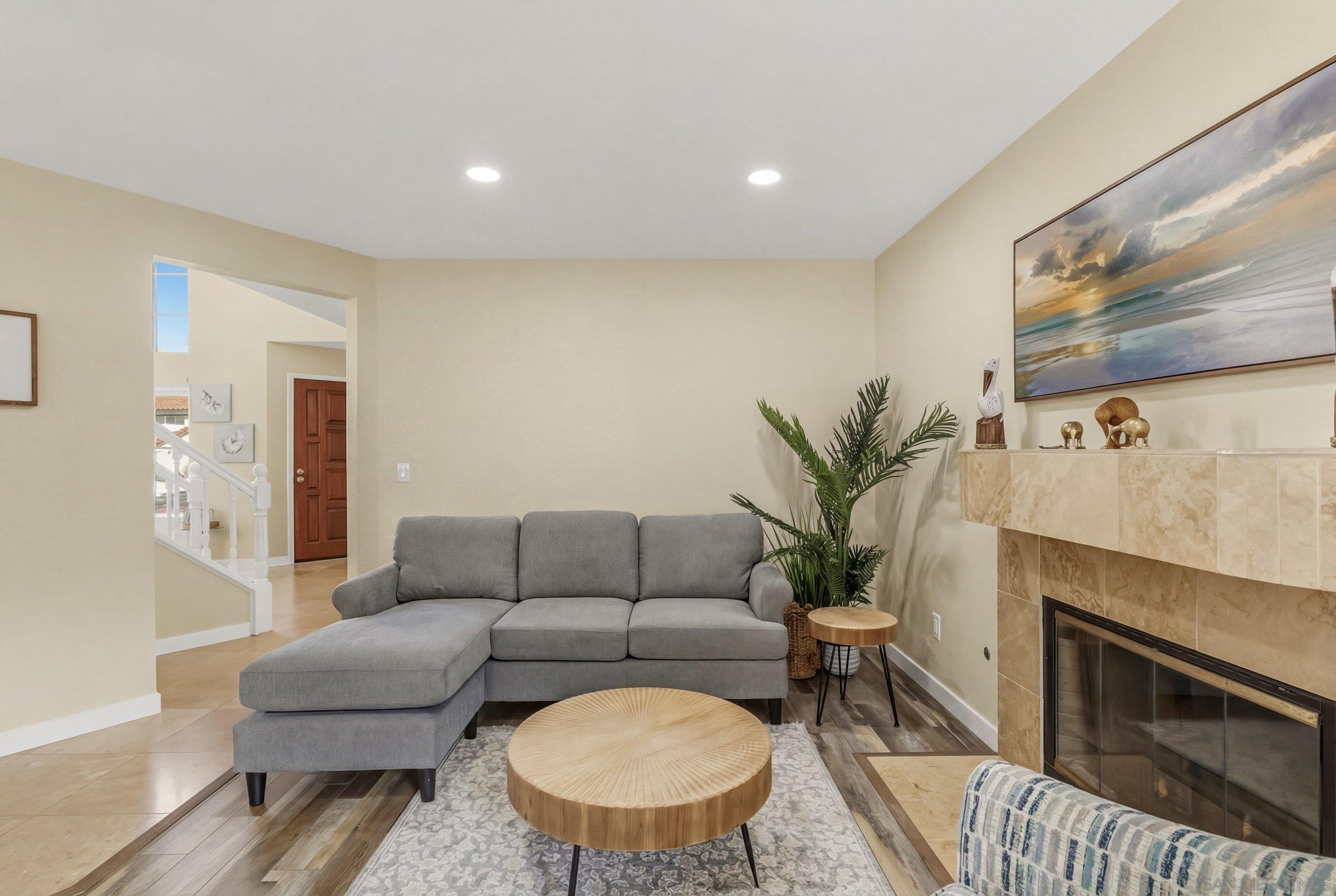 Detail Gallery Image 15 of 29 For 1772  Avenida Segovia, Oceanside,  CA 92056 - 4 Beds | 3 Baths