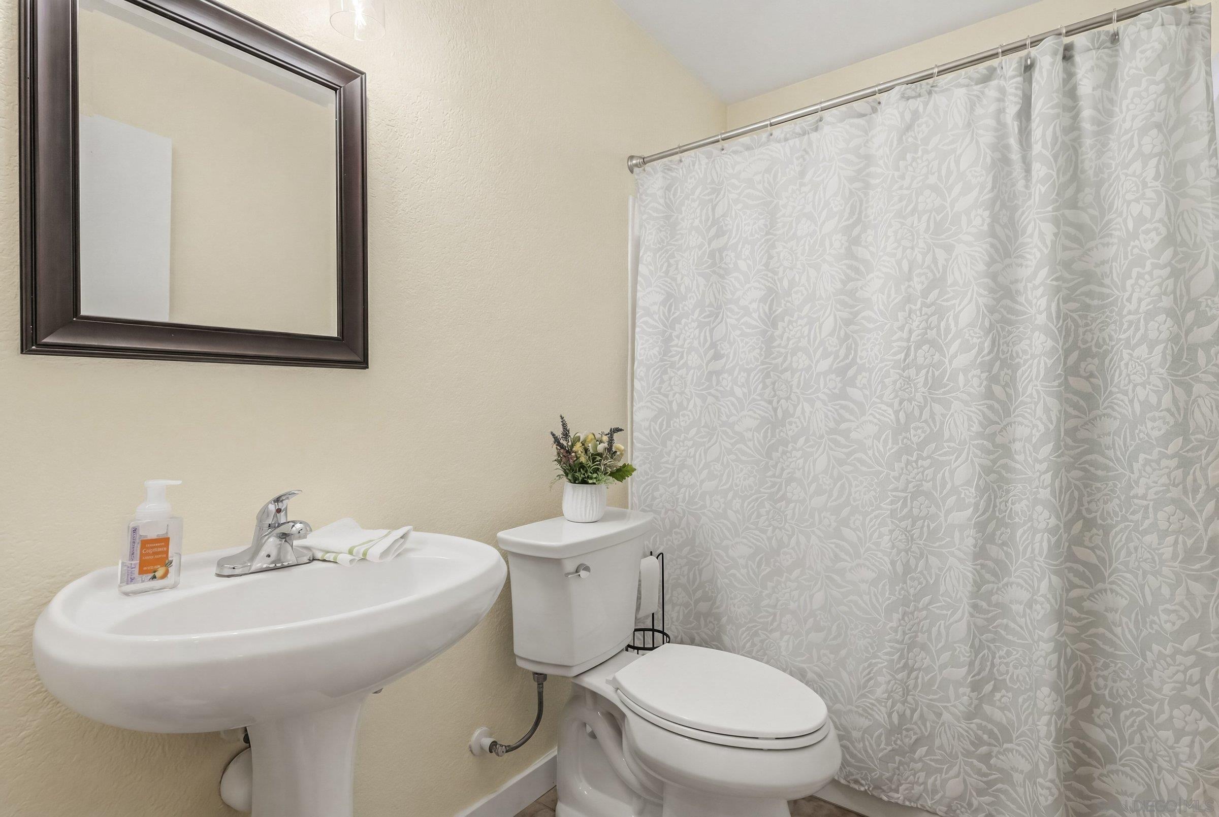 Detail Gallery Image 17 of 29 For 1772  Avenida Segovia, Oceanside,  CA 92056 - 4 Beds | 3 Baths