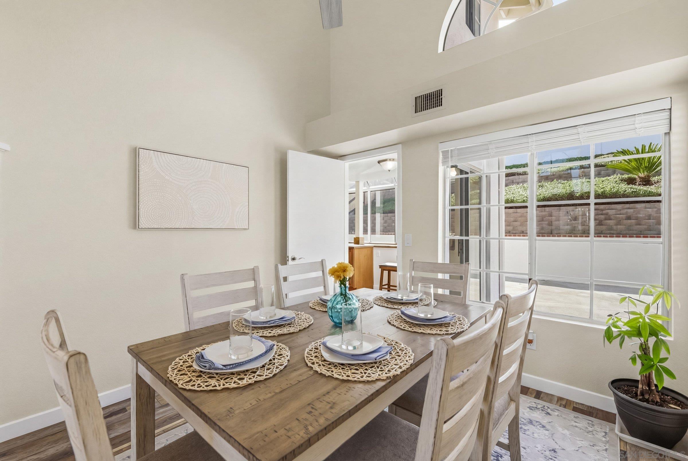 Detail Gallery Image 9 of 29 For 1772  Avenida Segovia, Oceanside,  CA 92056 - 4 Beds | 3 Baths