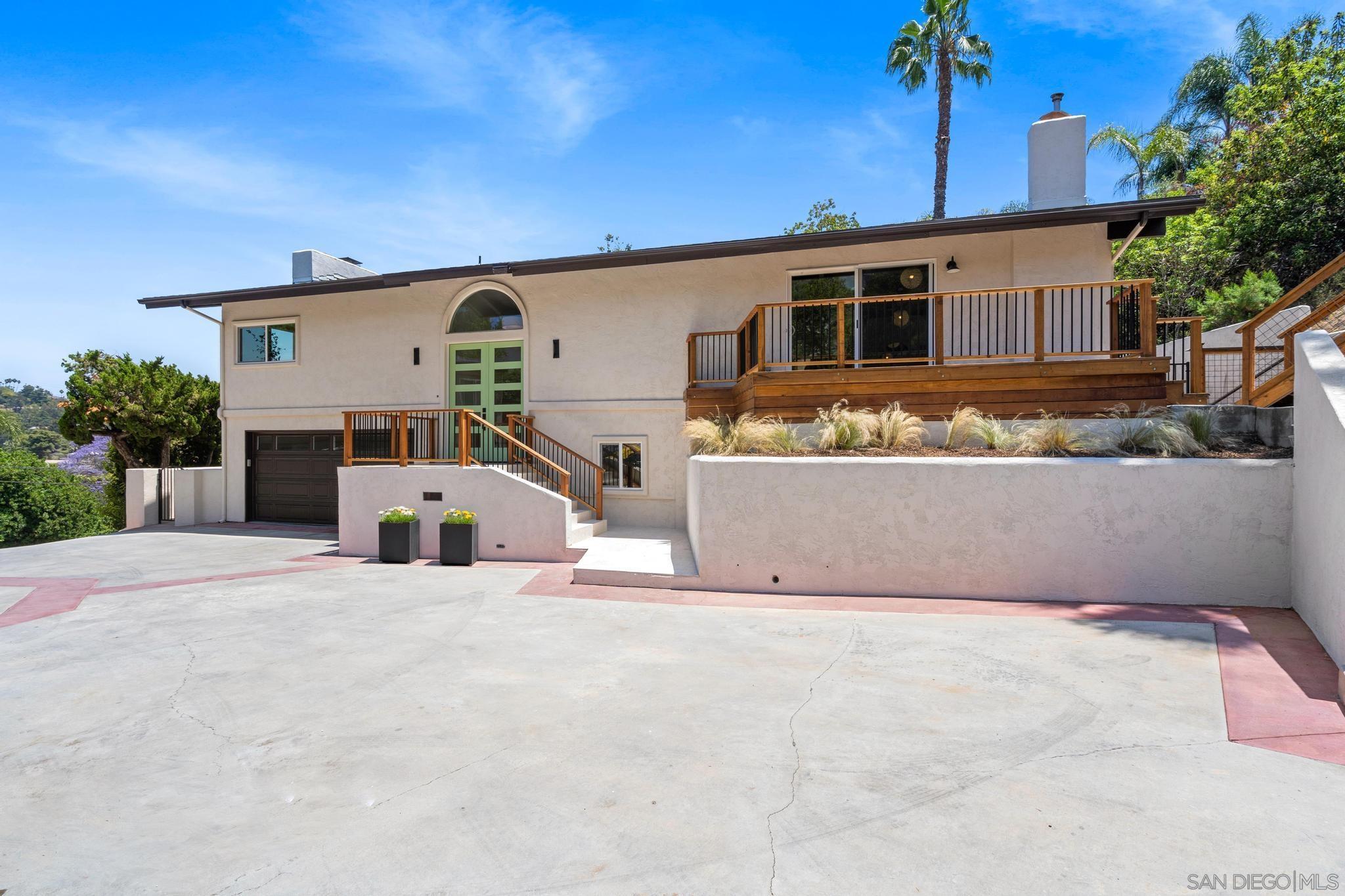 Detail Gallery Image 2 of 53 For 4242  Avenida Gregory, Spring Valley,  CA 91977 - 5 Beds | 3/1 Baths