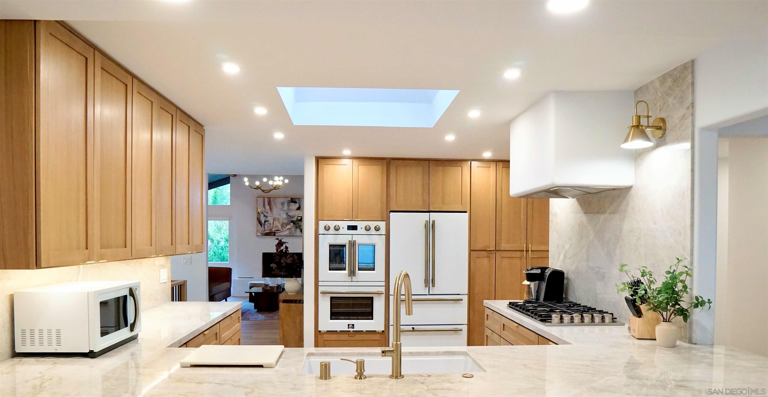 Detail Gallery Image 15 of 53 For 4242  Avenida Gregory, Spring Valley,  CA 91977 - 5 Beds | 3/1 Baths