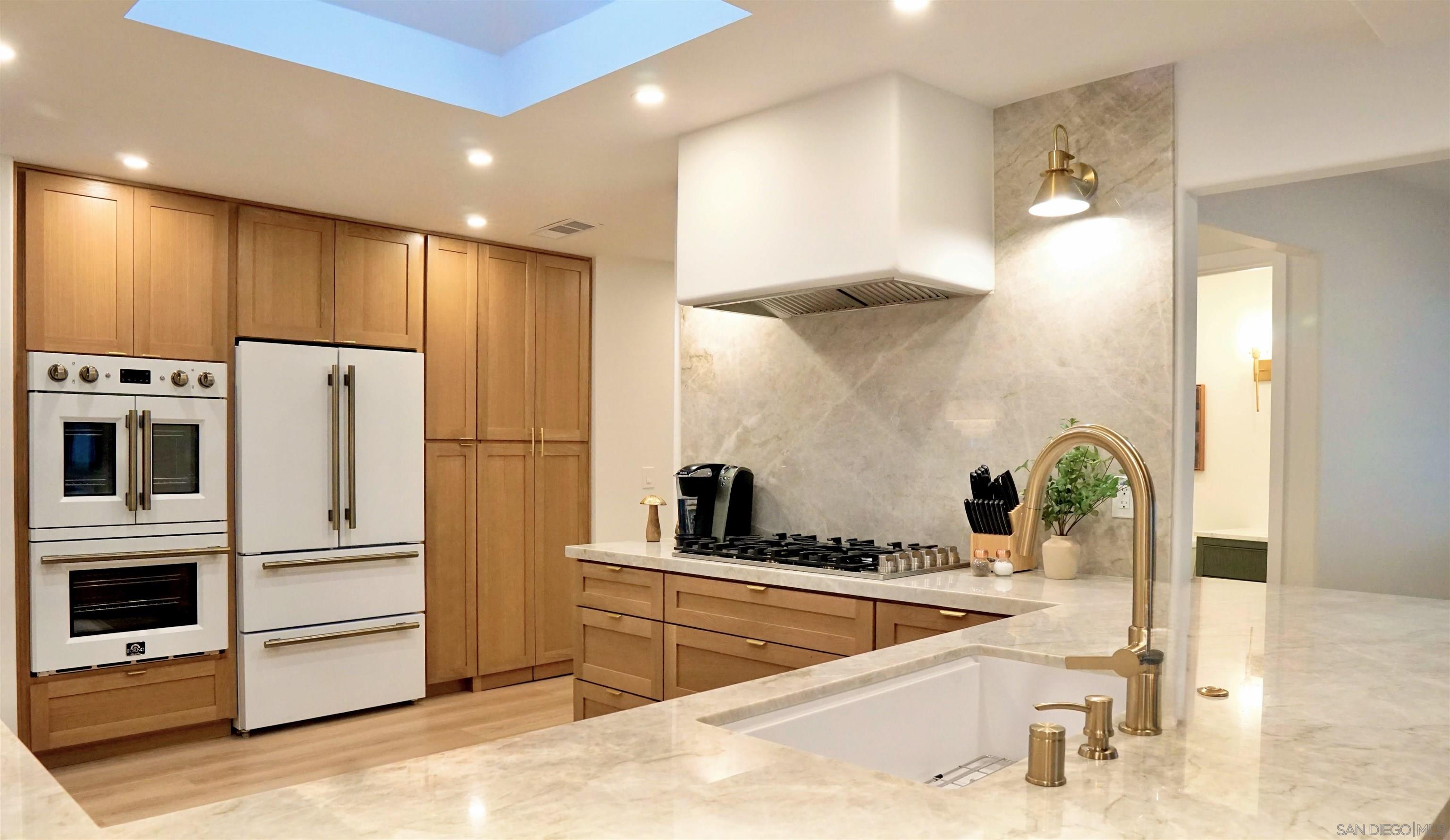 Detail Gallery Image 16 of 53 For 4242  Avenida Gregory, Spring Valley,  CA 91977 - 5 Beds | 3/1 Baths