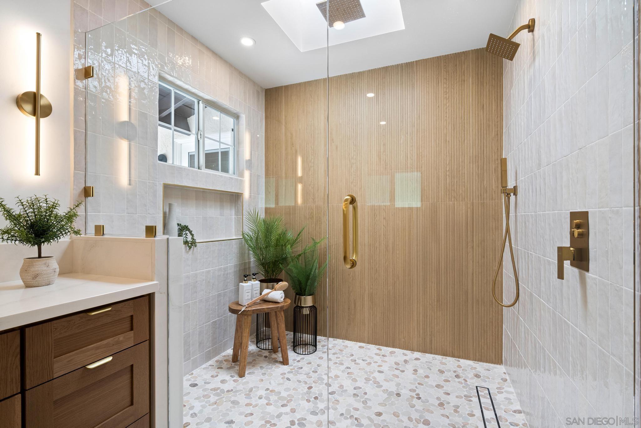 Detail Gallery Image 28 of 53 For 4242  Avenida Gregory, Spring Valley,  CA 91977 - 5 Beds | 3/1 Baths