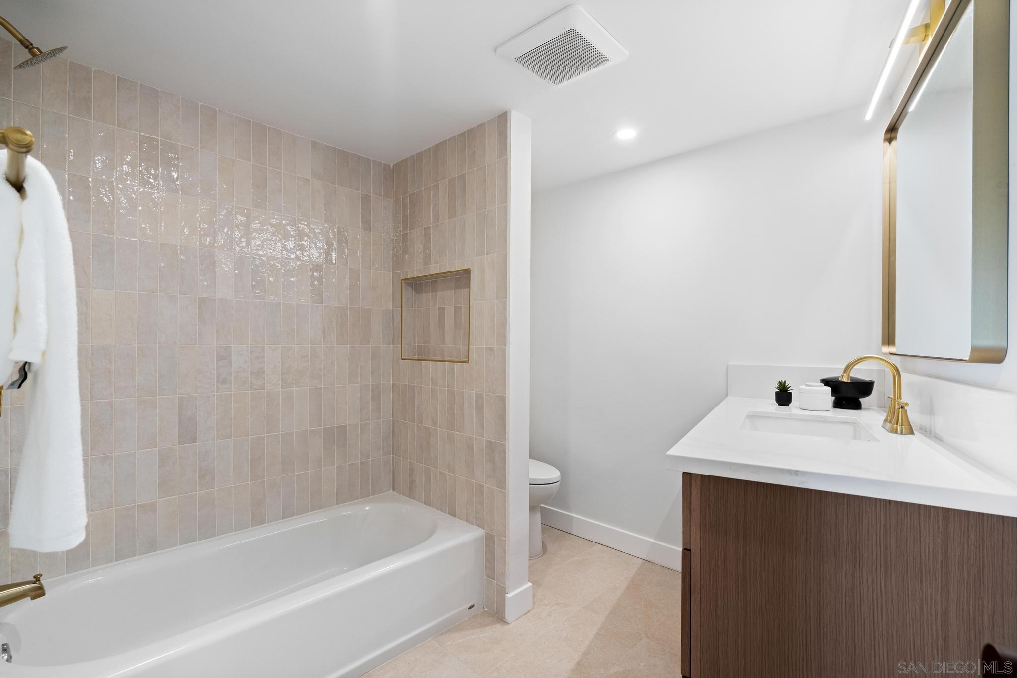 Detail Gallery Image 34 of 53 For 4242  Avenida Gregory, Spring Valley,  CA 91977 - 5 Beds | 3/1 Baths