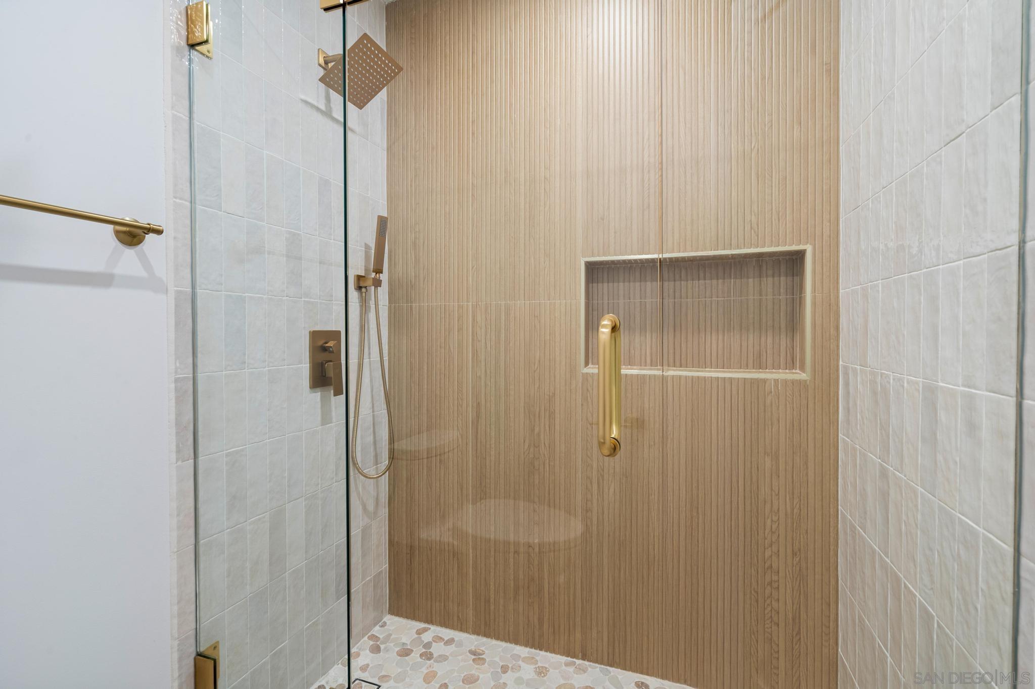 Detail Gallery Image 39 of 53 For 4242  Avenida Gregory, Spring Valley,  CA 91977 - 5 Beds | 3/1 Baths