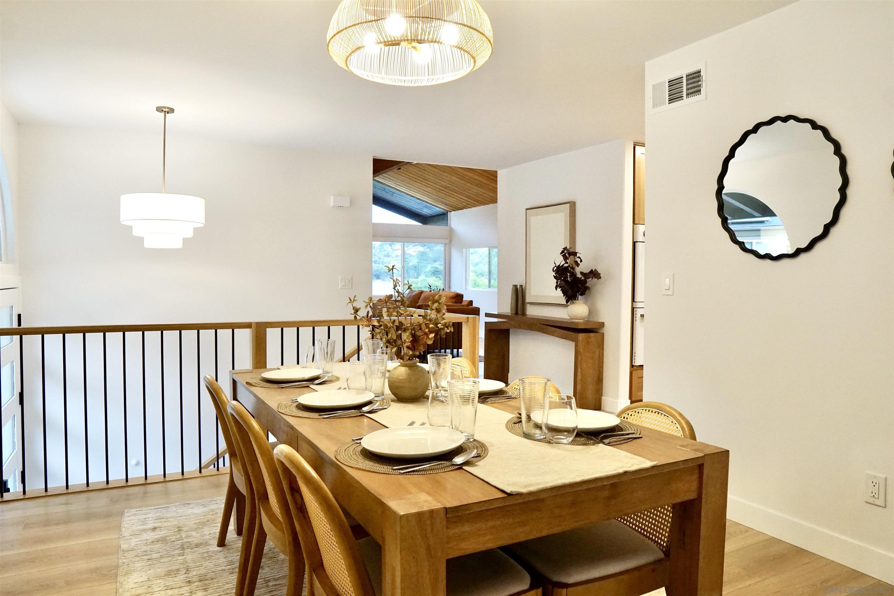 Detail Gallery Image 7 of 53 For 4242  Avenida Gregory, Spring Valley,  CA 91977 - 5 Beds | 3/1 Baths