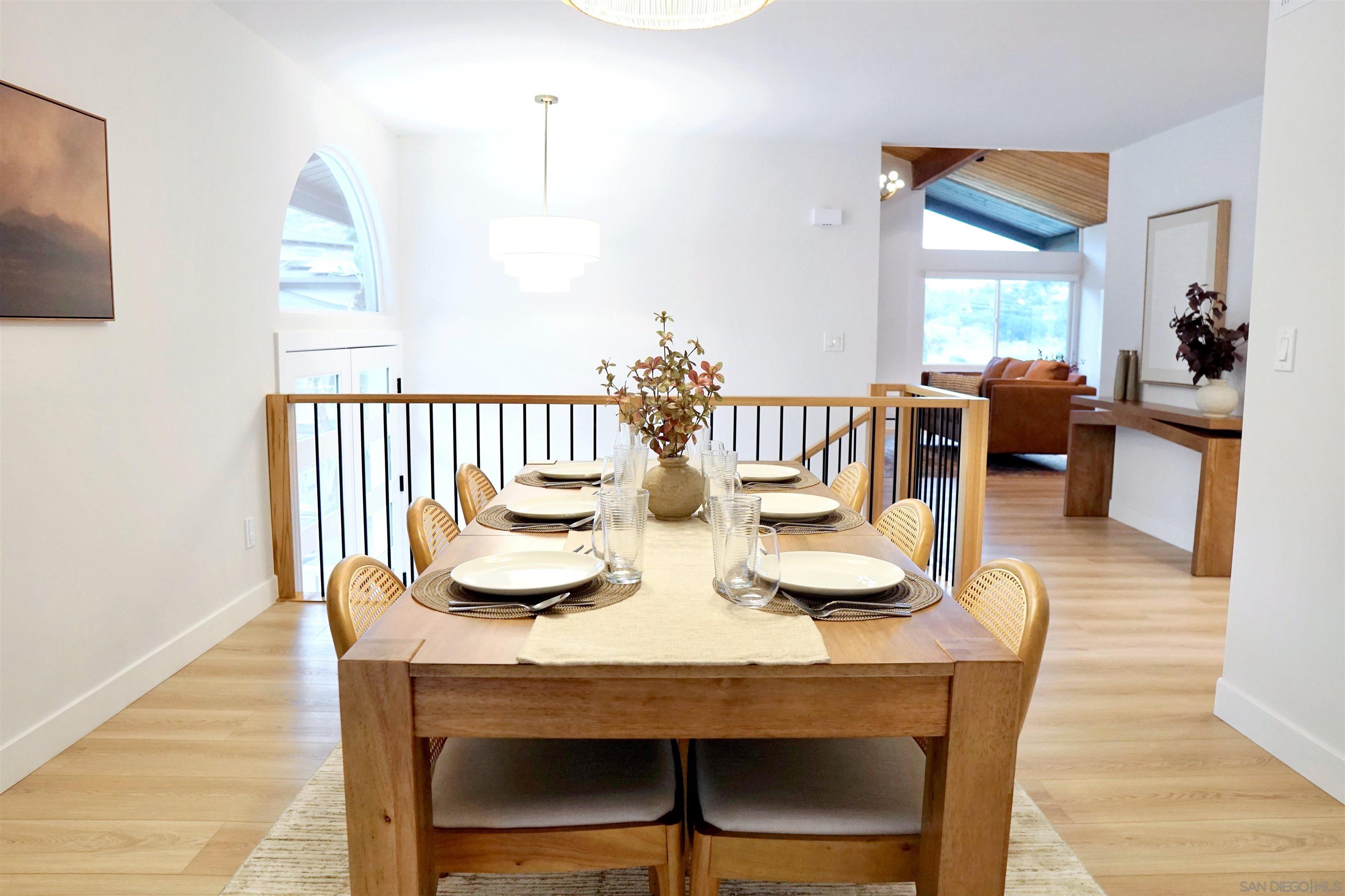 Detail Gallery Image 8 of 53 For 4242  Avenida Gregory, Spring Valley,  CA 91977 - 5 Beds | 3/1 Baths