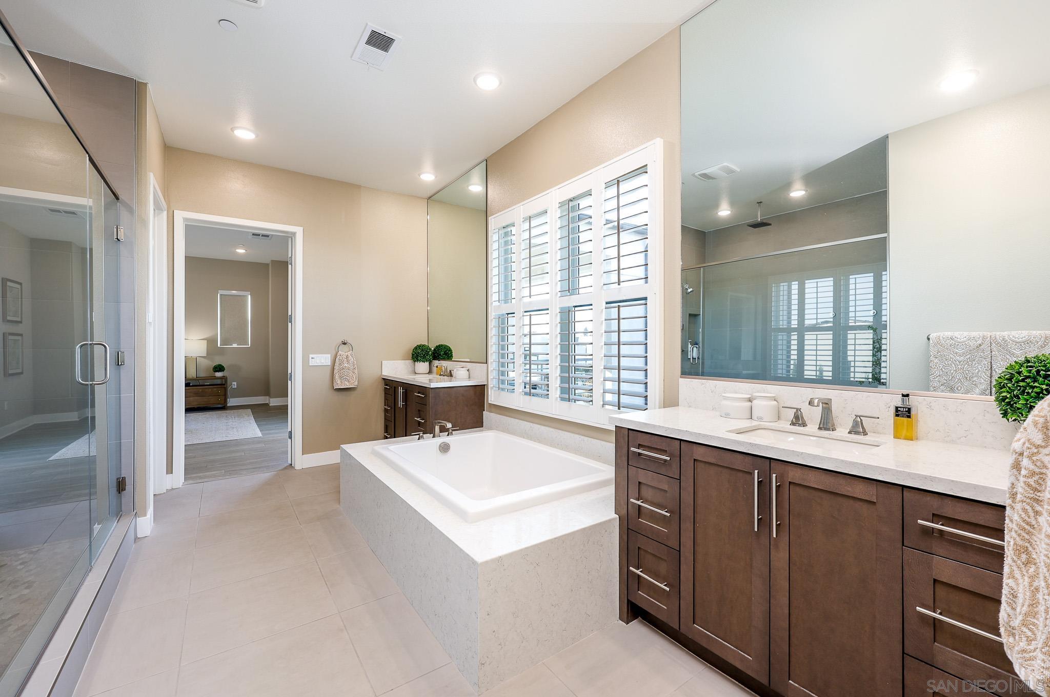Detail Gallery Image 16 of 57 For 5300  Sweetwater Trl, San Diego,  CA 92130 - 5 Beds | 5/1 Baths