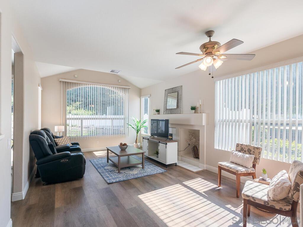 Detail Gallery Image 4 of 30 For 417  Sanibelle Circle  #91,  Chula Vista,  CA 91910 - 3 Beds | 3 Baths