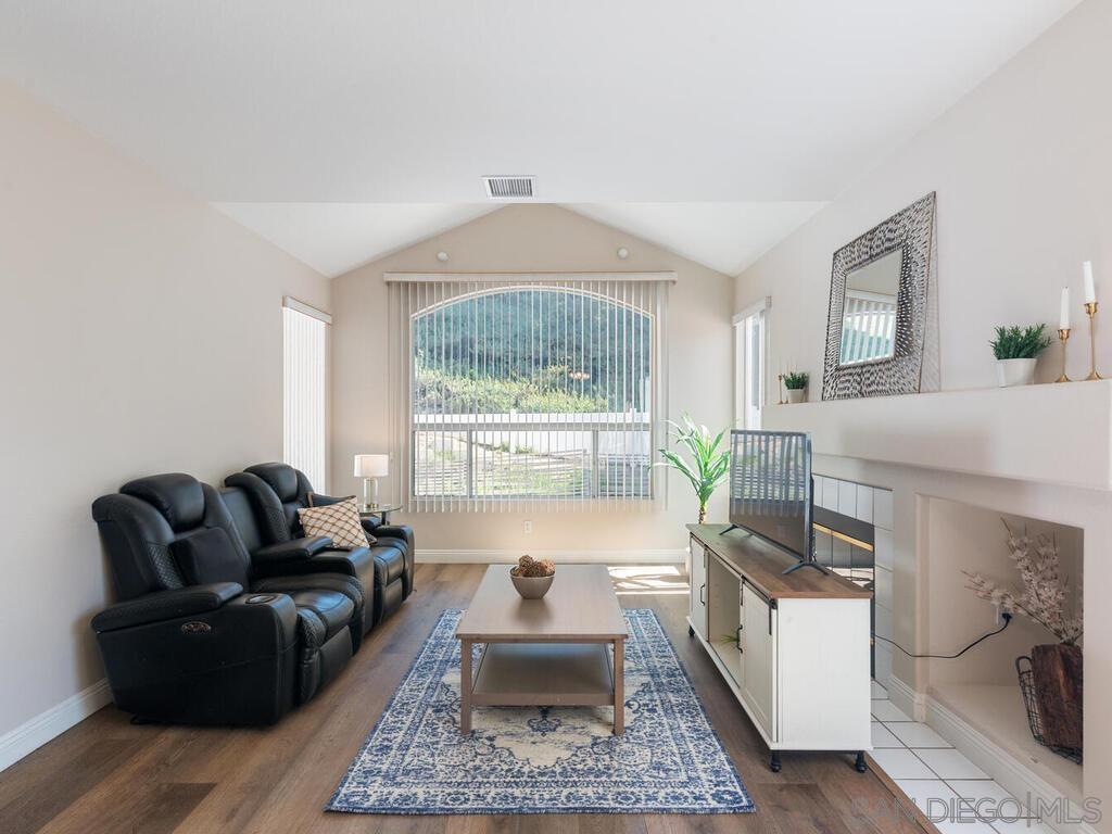 Detail Gallery Image 5 of 30 For 417  Sanibelle Circle  #91,  Chula Vista,  CA 91910 - 3 Beds | 3 Baths