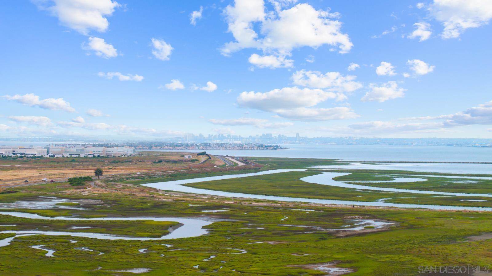 Detail Gallery Image 2 of 28 For 510  Finch Ln, Imperial Beach,  CA 91932 - 2 Beds | 2/1 Baths