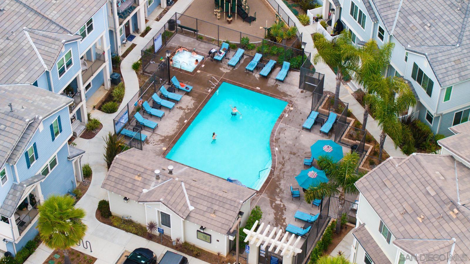 Detail Gallery Image 4 of 28 For 510  Finch Ln, Imperial Beach,  CA 91932 - 2 Beds | 2/1 Baths