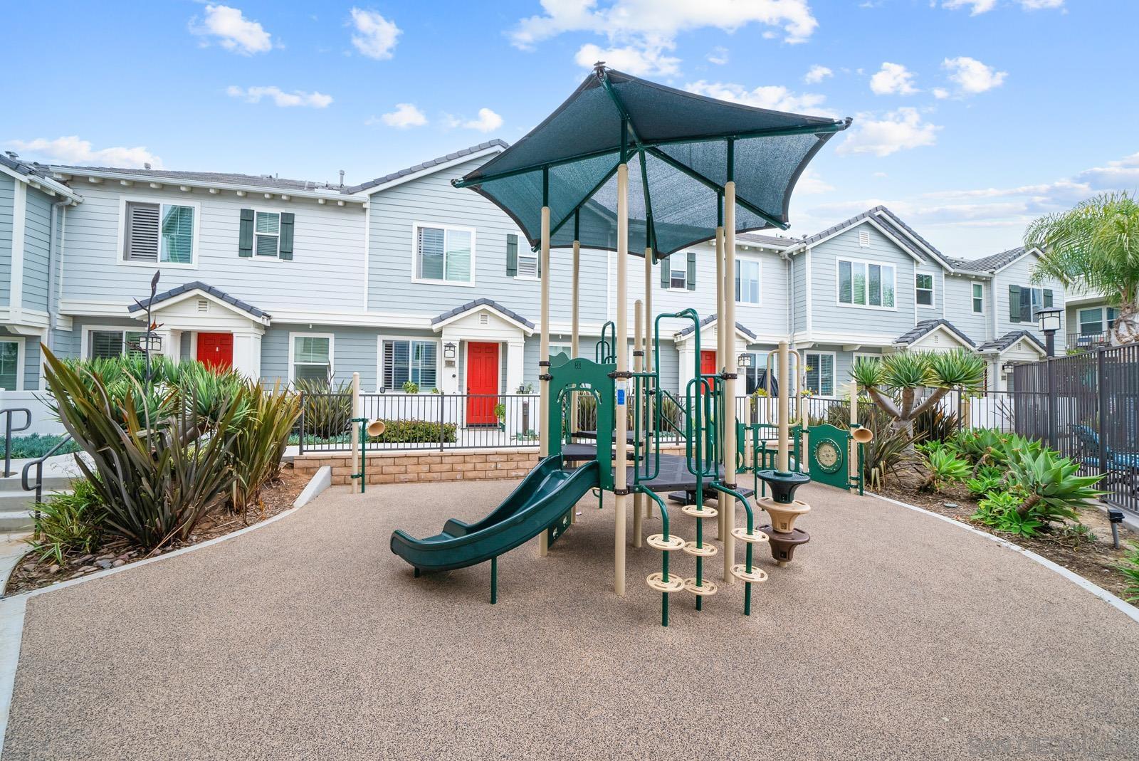 Detail Gallery Image 5 of 28 For 510  Finch Ln, Imperial Beach,  CA 91932 - 2 Beds | 2/1 Baths