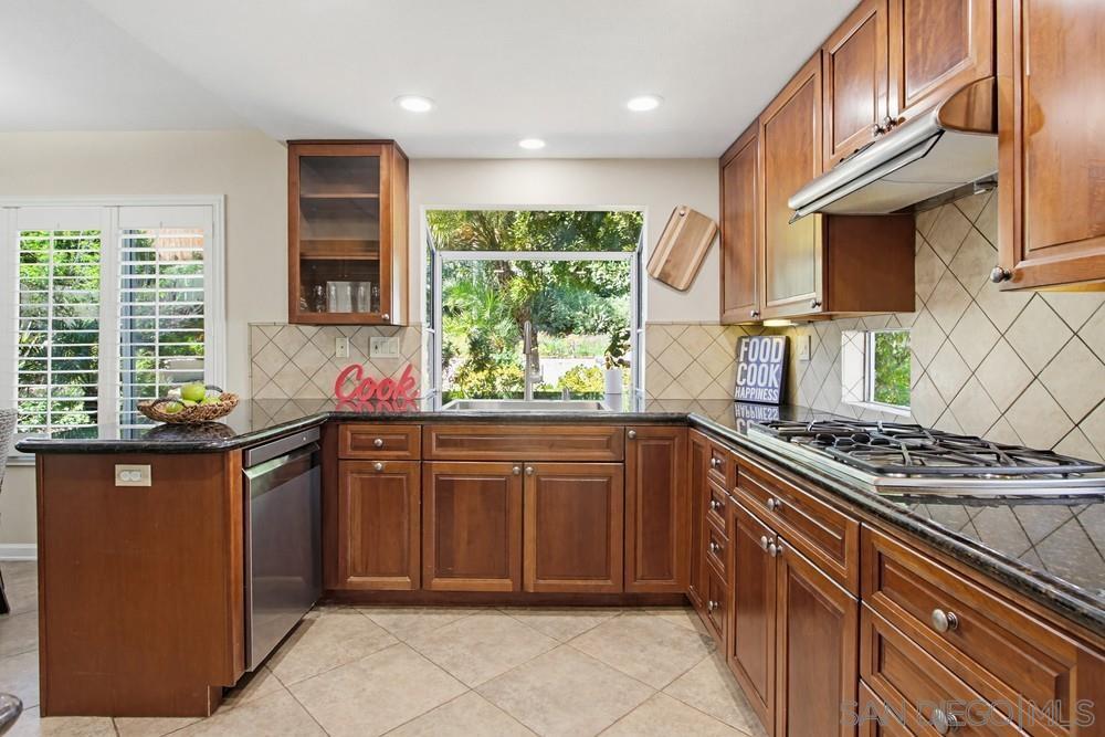 Detail Gallery Image 11 of 50 For 9534  Vervain St, San Diego,  CA 92129 - 4 Beds | 3 Baths