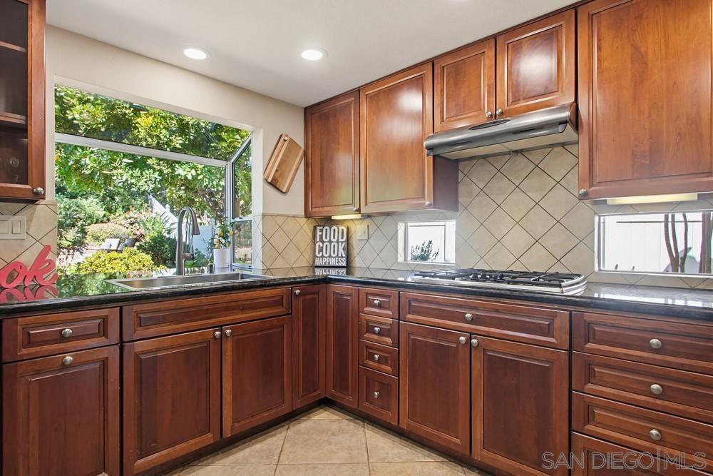 Detail Gallery Image 12 of 50 For 9534  Vervain St, San Diego,  CA 92129 - 4 Beds | 3 Baths