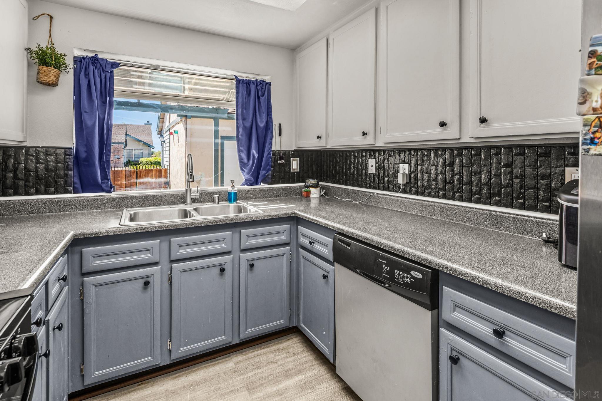 Detail Gallery Image 14 of 26 For 2427  Turnbridge Gln, Escondido,  CA 92027 - 2 Beds | 2 Baths