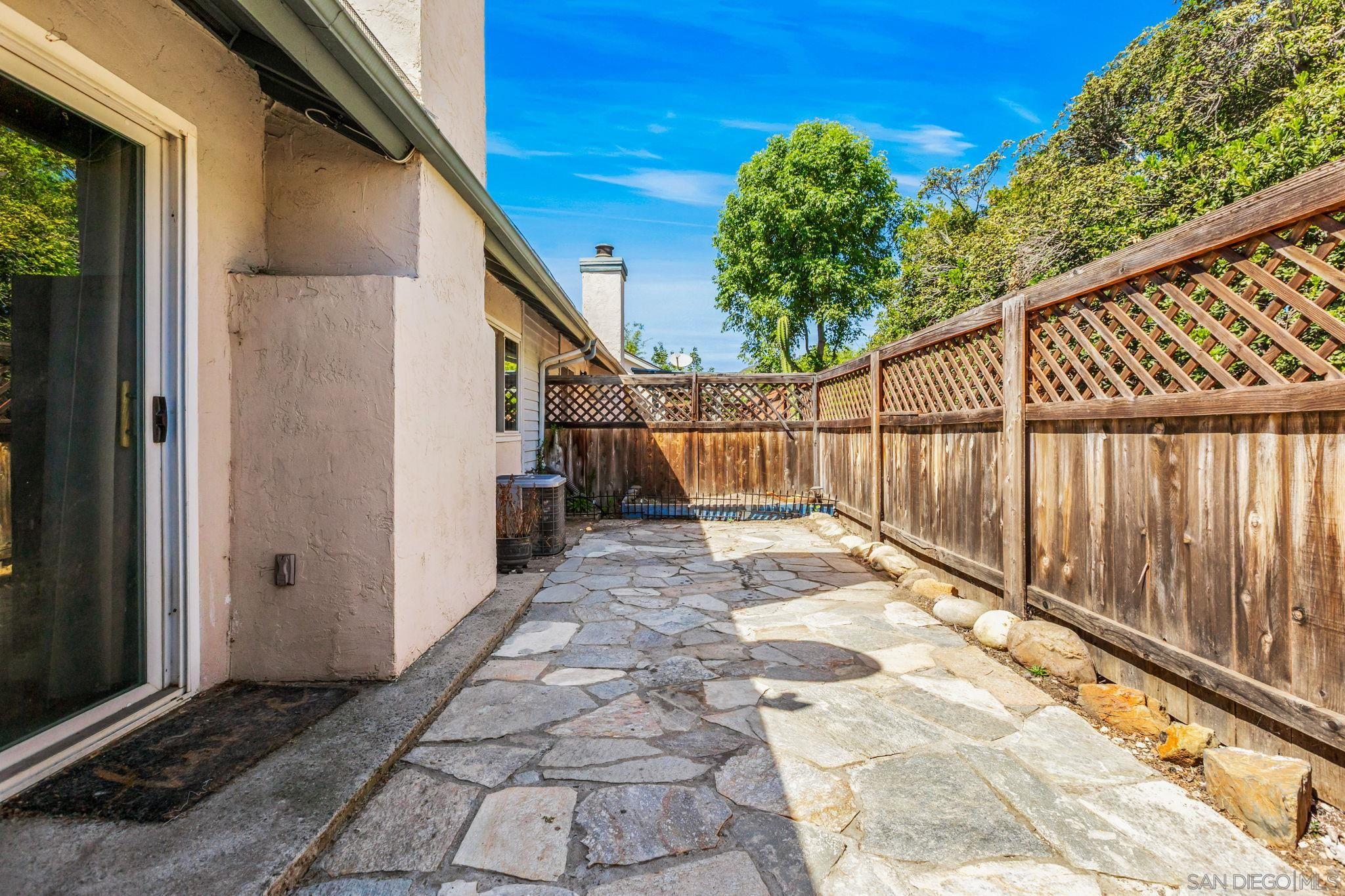 Detail Gallery Image 21 of 26 For 2427  Turnbridge Gln, Escondido,  CA 92027 - 2 Beds | 2 Baths