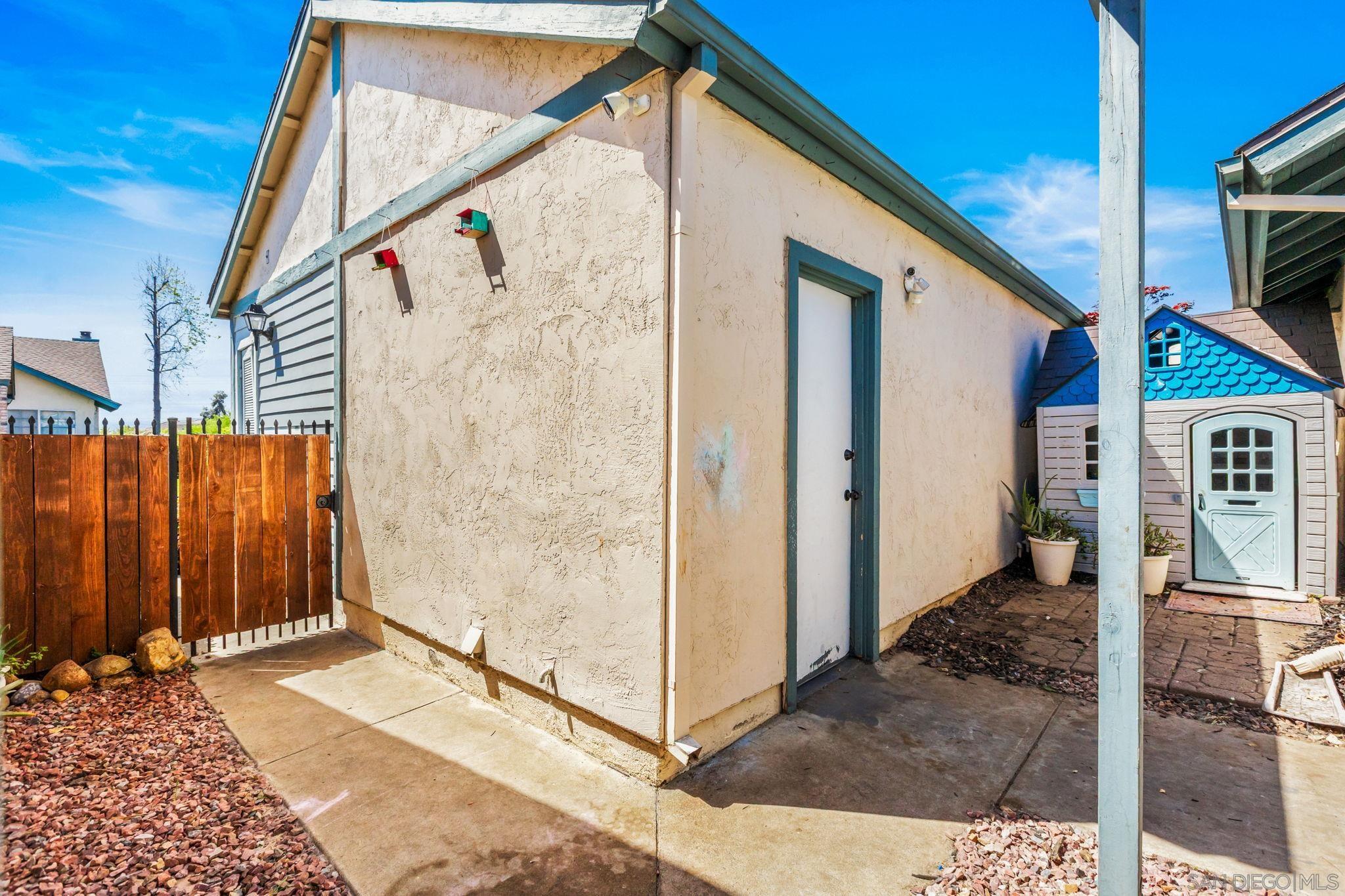 Detail Gallery Image 5 of 26 For 2427  Turnbridge Gln, Escondido,  CA 92027 - 2 Beds | 2 Baths