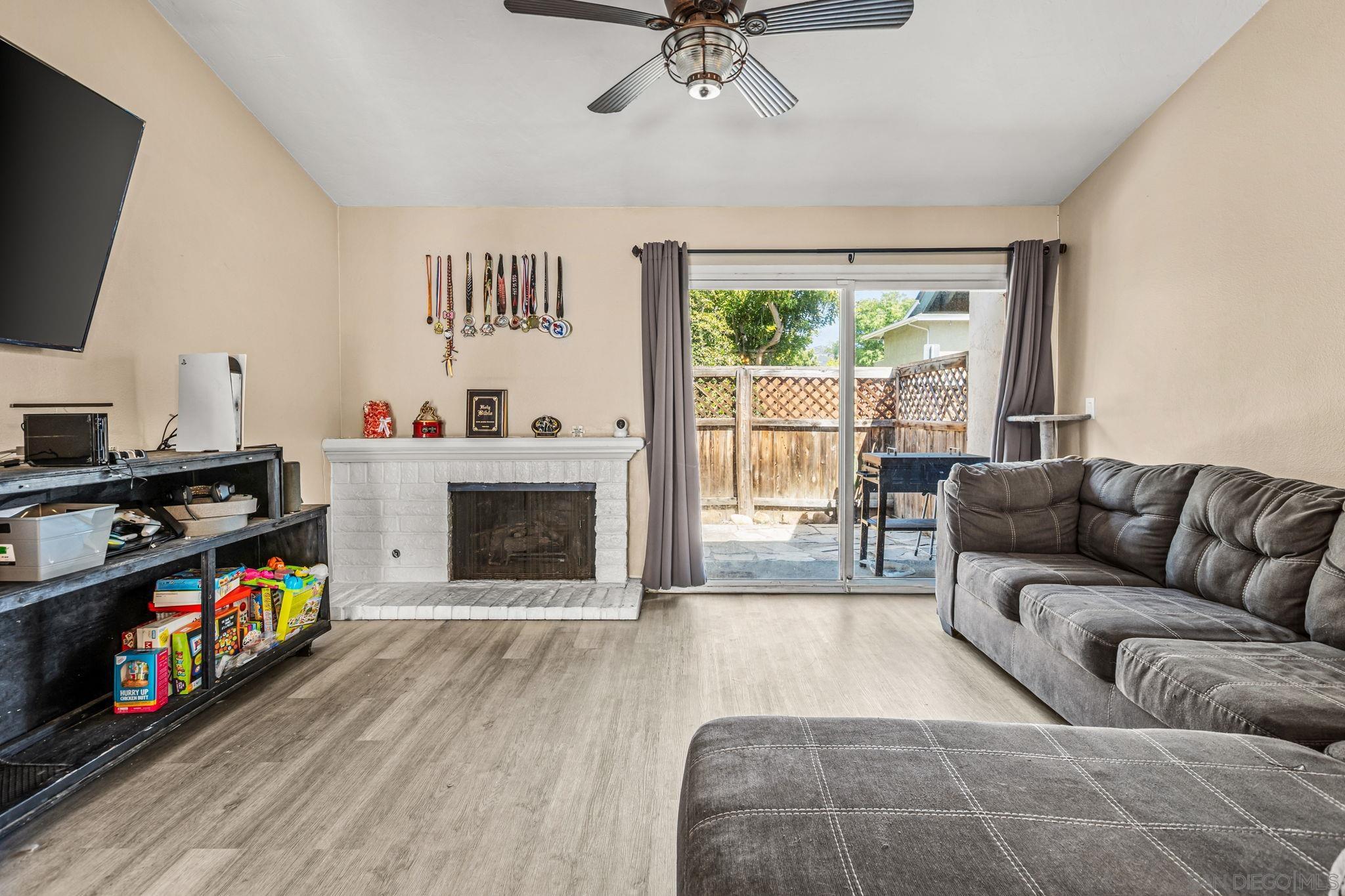 Detail Gallery Image 8 of 26 For 2427  Turnbridge Gln, Escondido,  CA 92027 - 2 Beds | 2 Baths