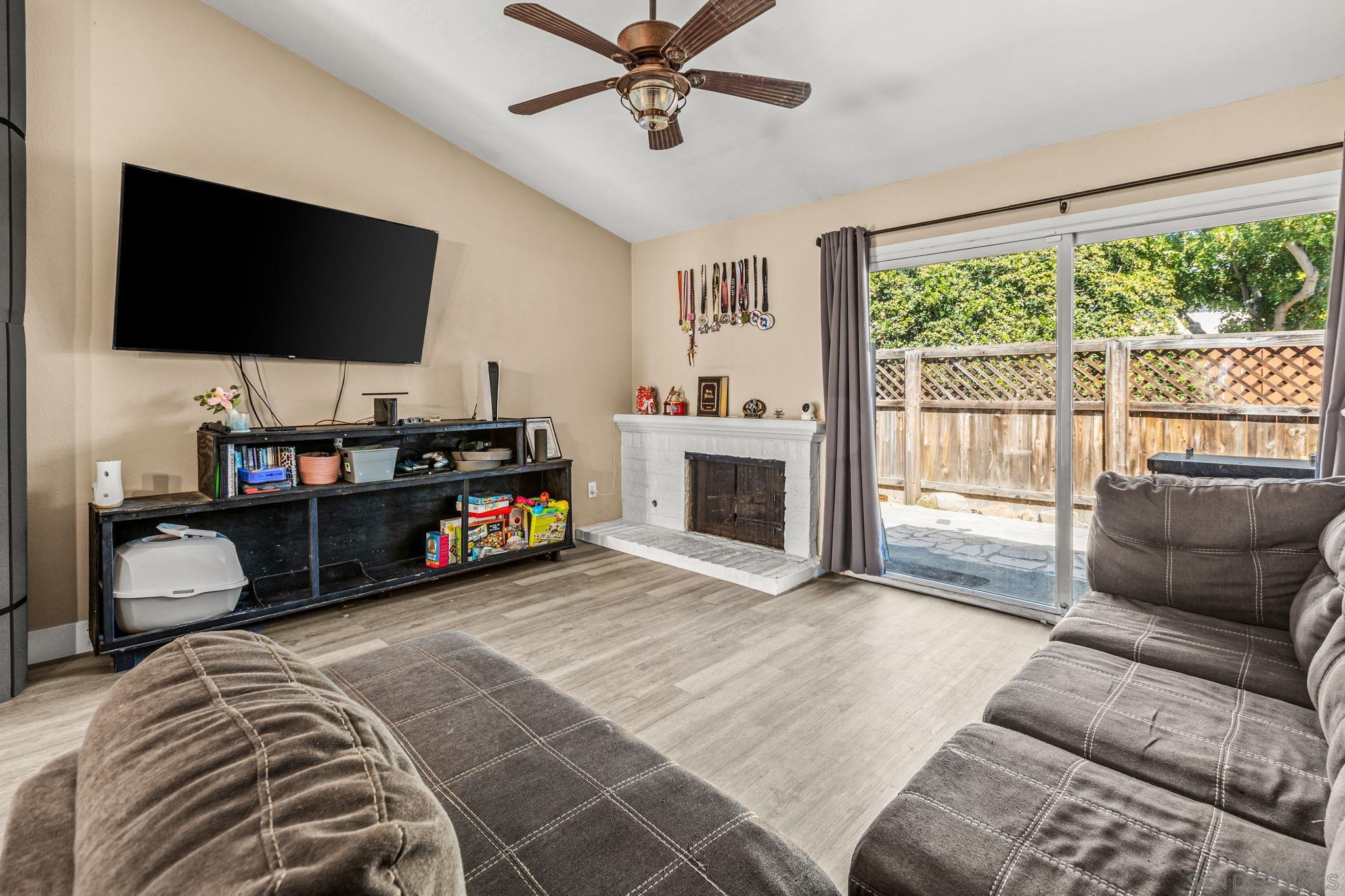 Detail Gallery Image 9 of 26 For 2427  Turnbridge Gln, Escondido,  CA 92027 - 2 Beds | 2 Baths