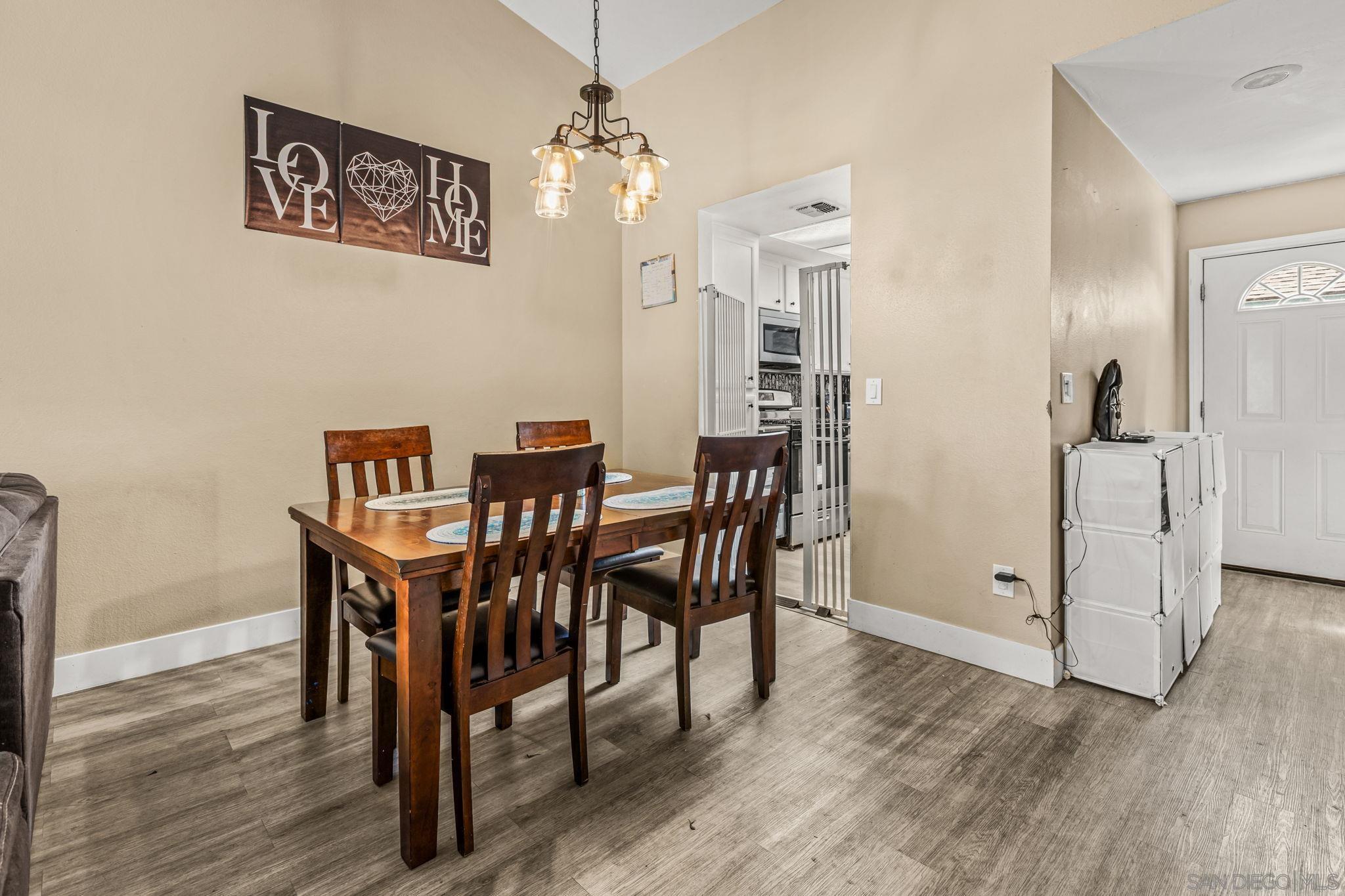 Detail Gallery Image 10 of 26 For 2427  Turnbridge Gln, Escondido,  CA 92027 - 2 Beds | 2 Baths