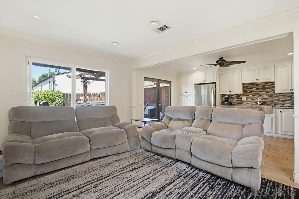 Detail Gallery Image 4 of 27 For 746  Granite Hills Circle, El Cajon,  CA 92019 - 3 Beds | 2/1 Baths