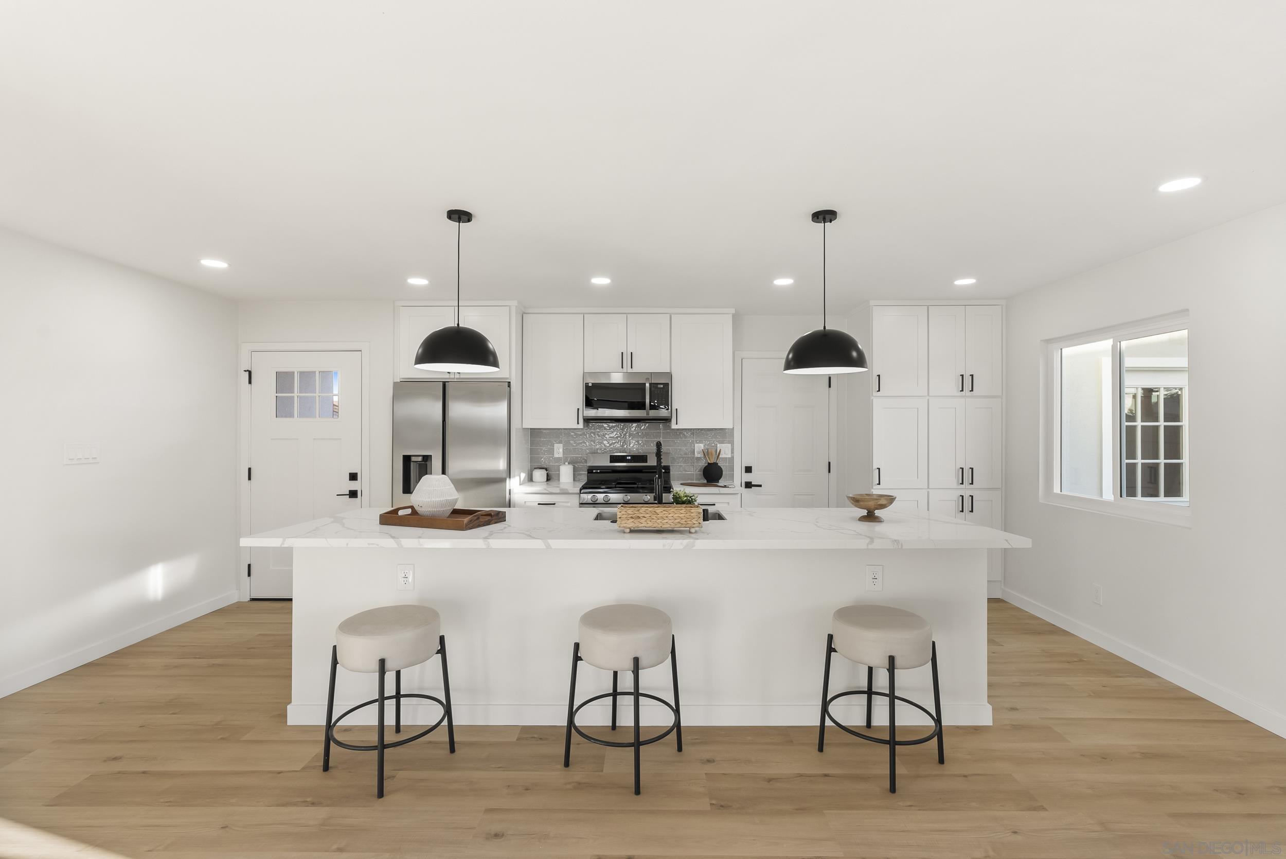 Detail Gallery Image 2 of 39 For 7346  Hightree, San Diego,  CA 92114 - 3 Beds | 2 Baths