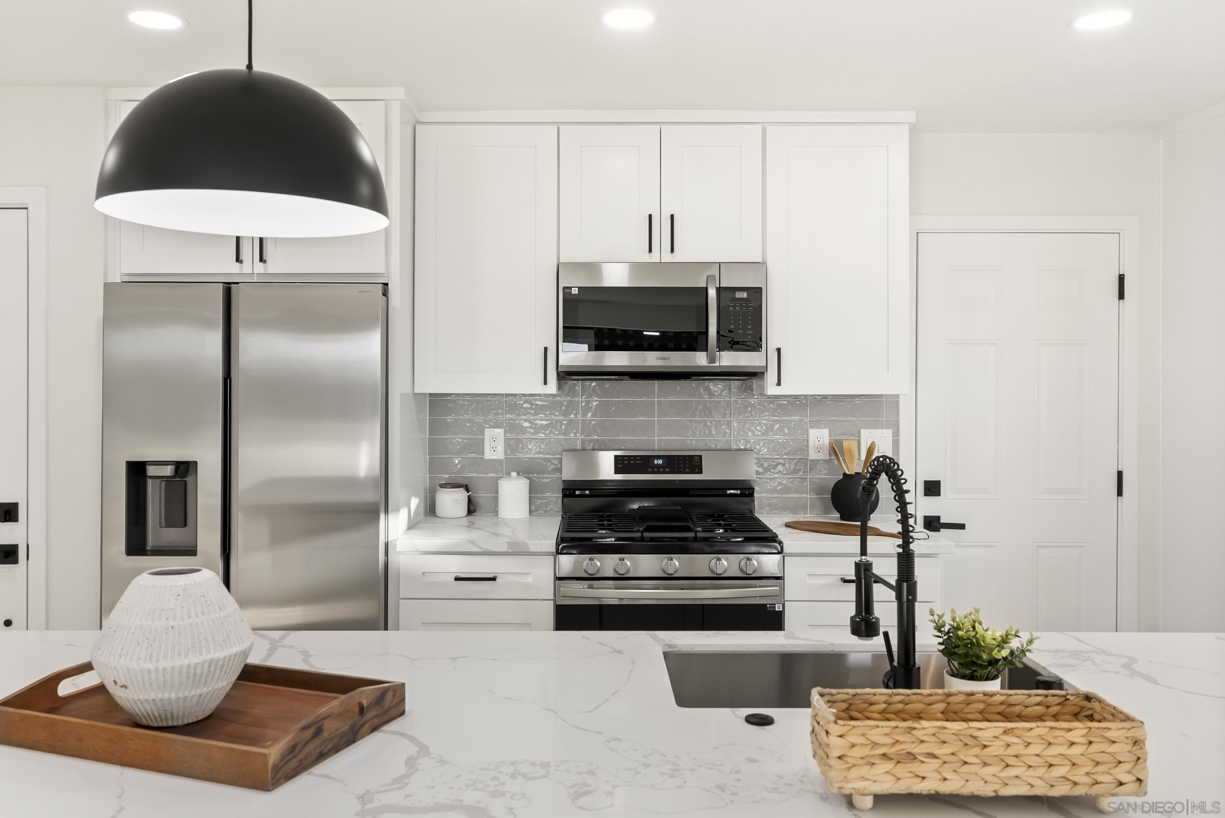 Detail Gallery Image 13 of 39 For 7346  Hightree, San Diego,  CA 92114 - 3 Beds | 2 Baths