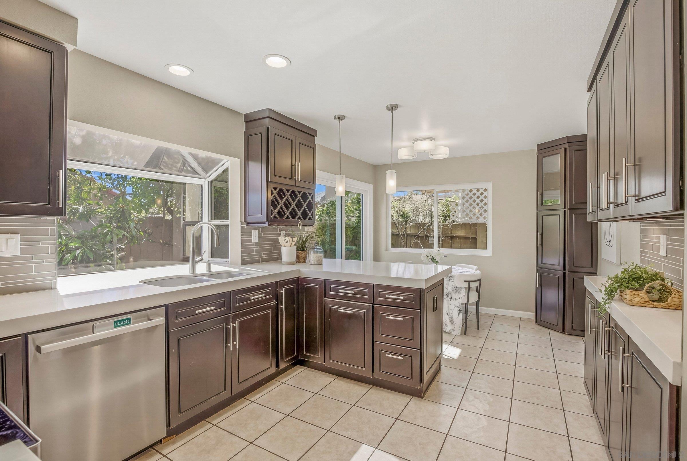 Detail Gallery Image 11 of 30 For 13354  Darview, San Diego,  CA 92129 - 5 Beds | 3 Baths